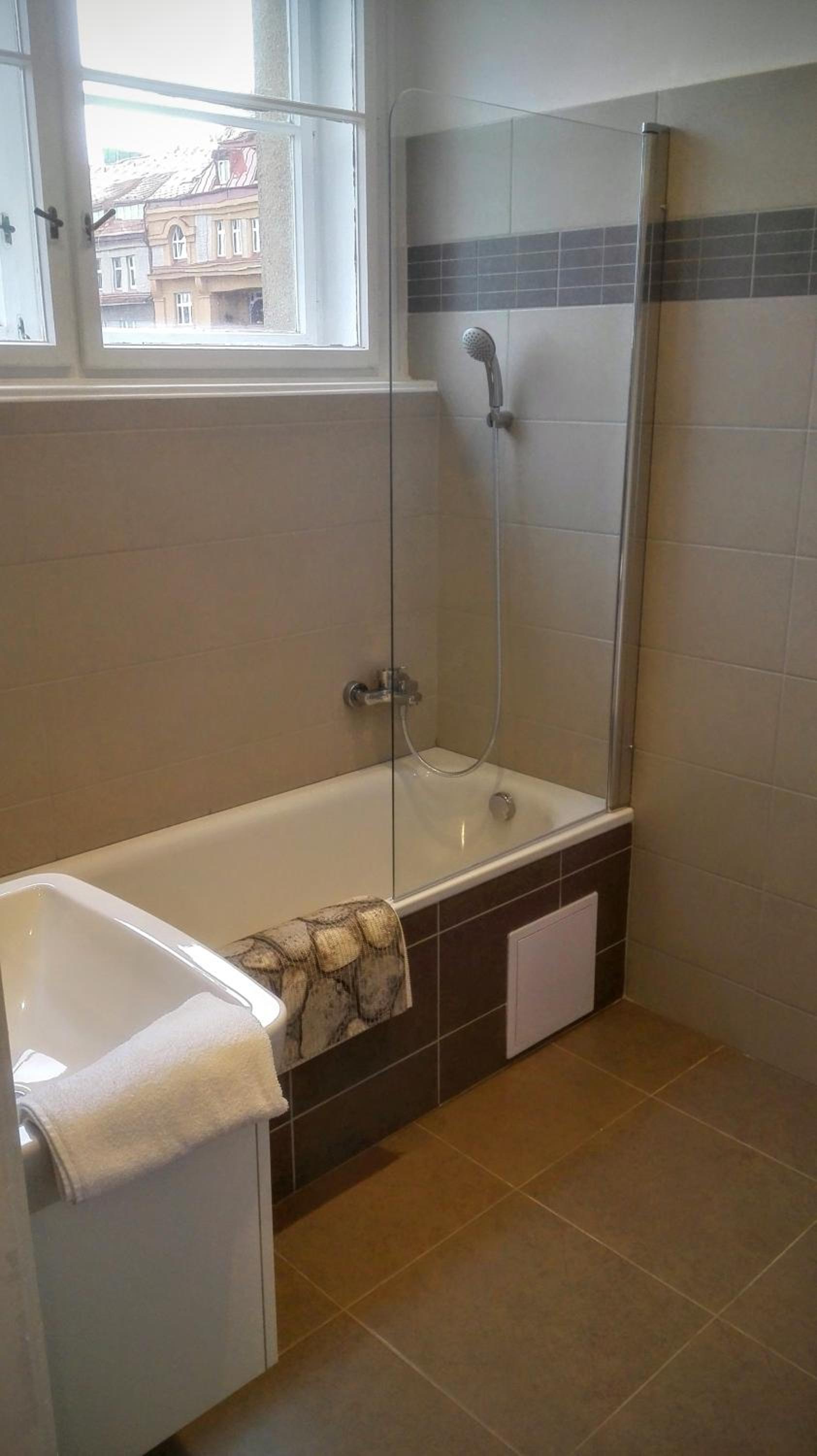Jezerka Apartments - Free Parking - Easy Access to Center