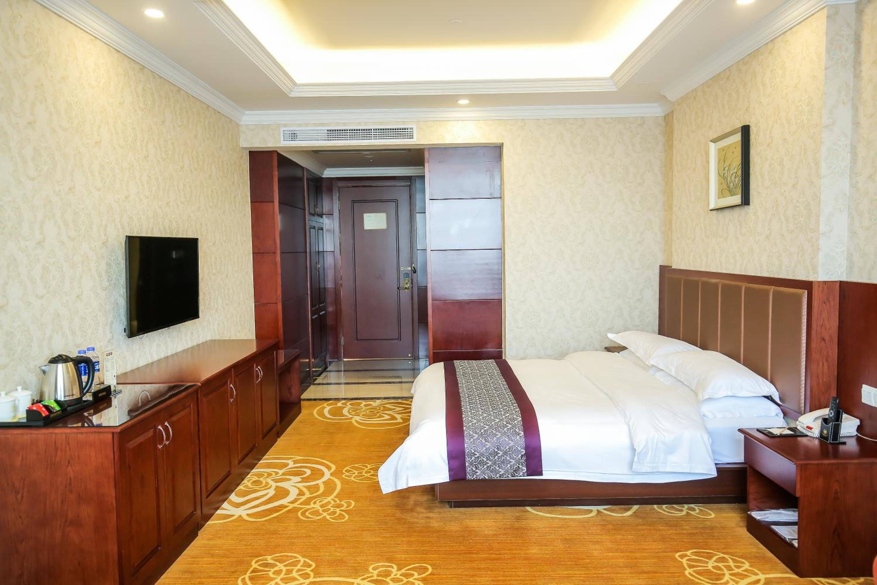 New Knight Royal Hotel Airport and International Resort