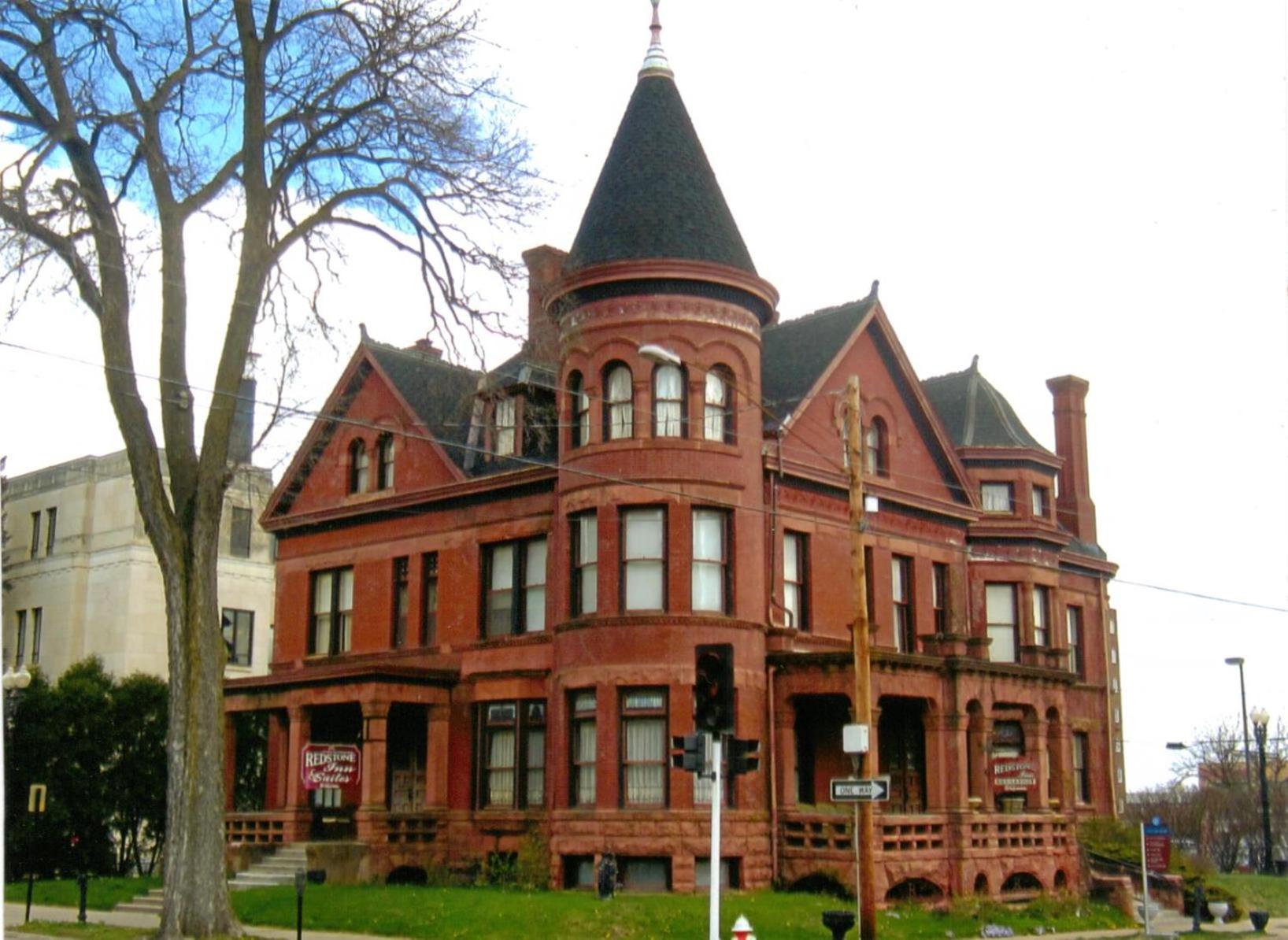 The Redstone Inn and Suites