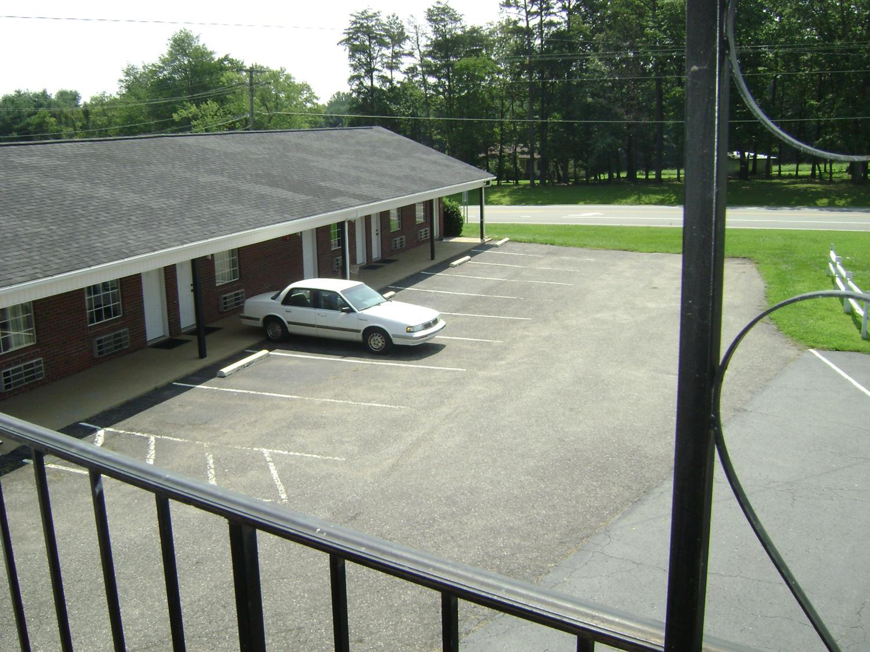 Surry Inn - Dobson - I-77 - Exit 93