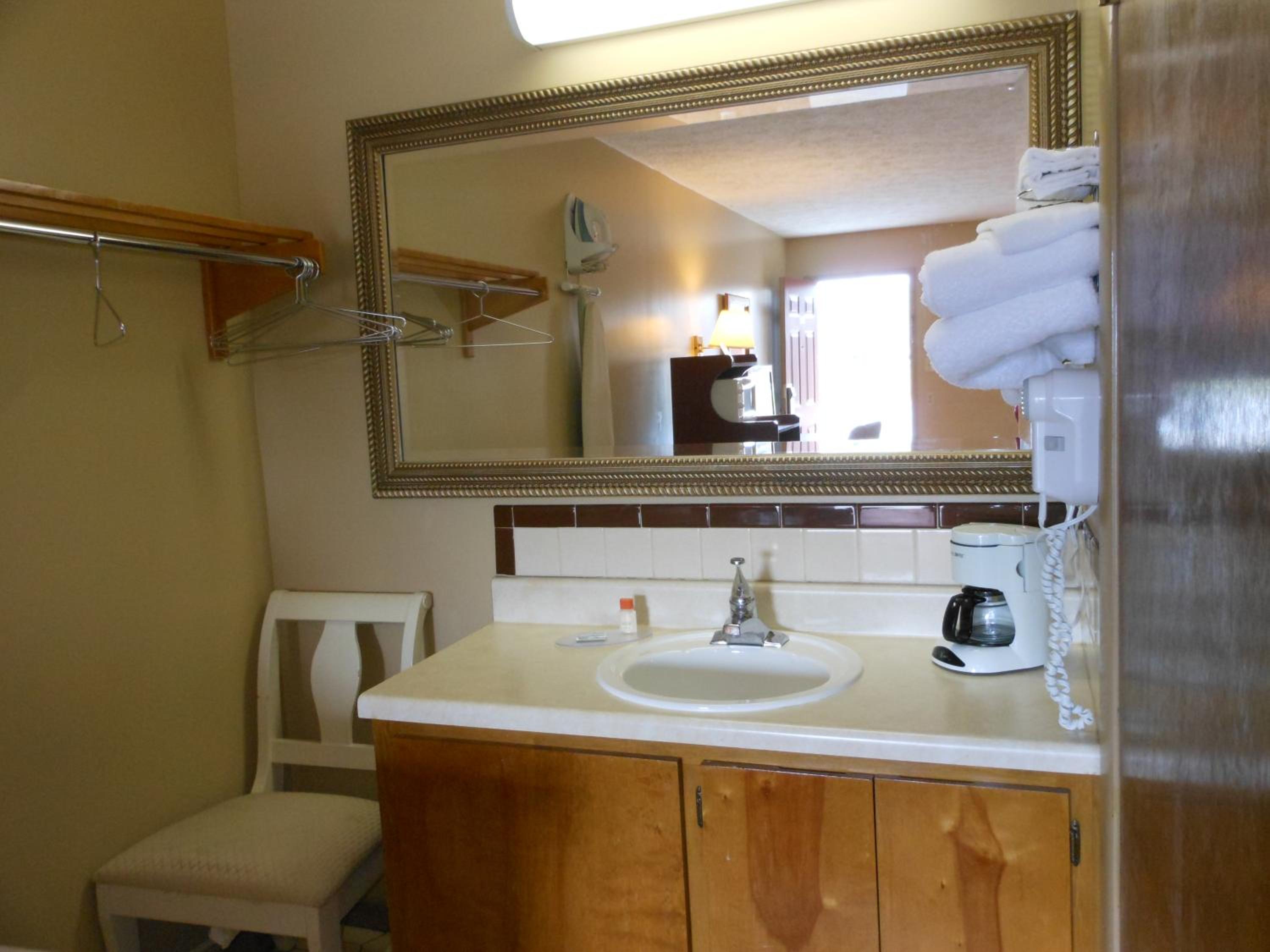 McClellan Inn - Property Image 6