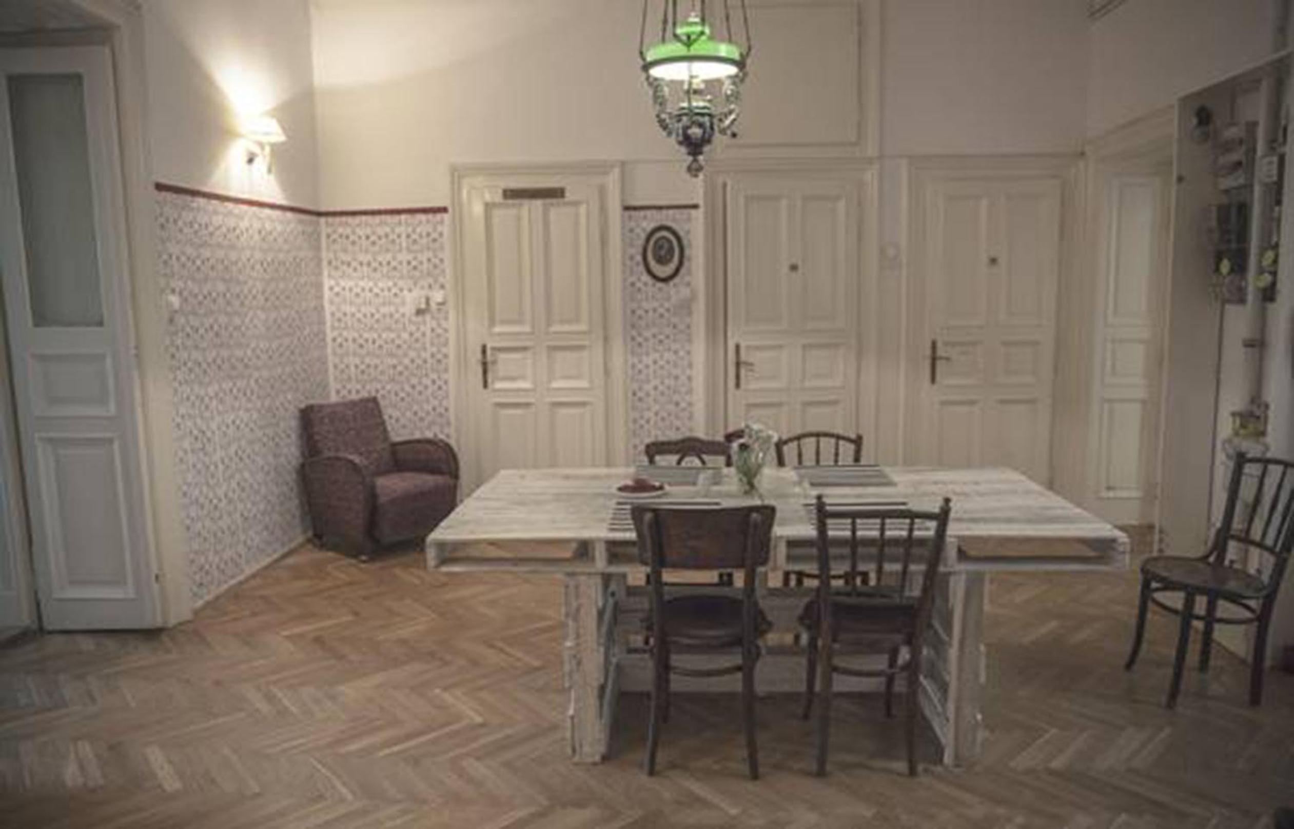 Baroque Hostel & Coworking