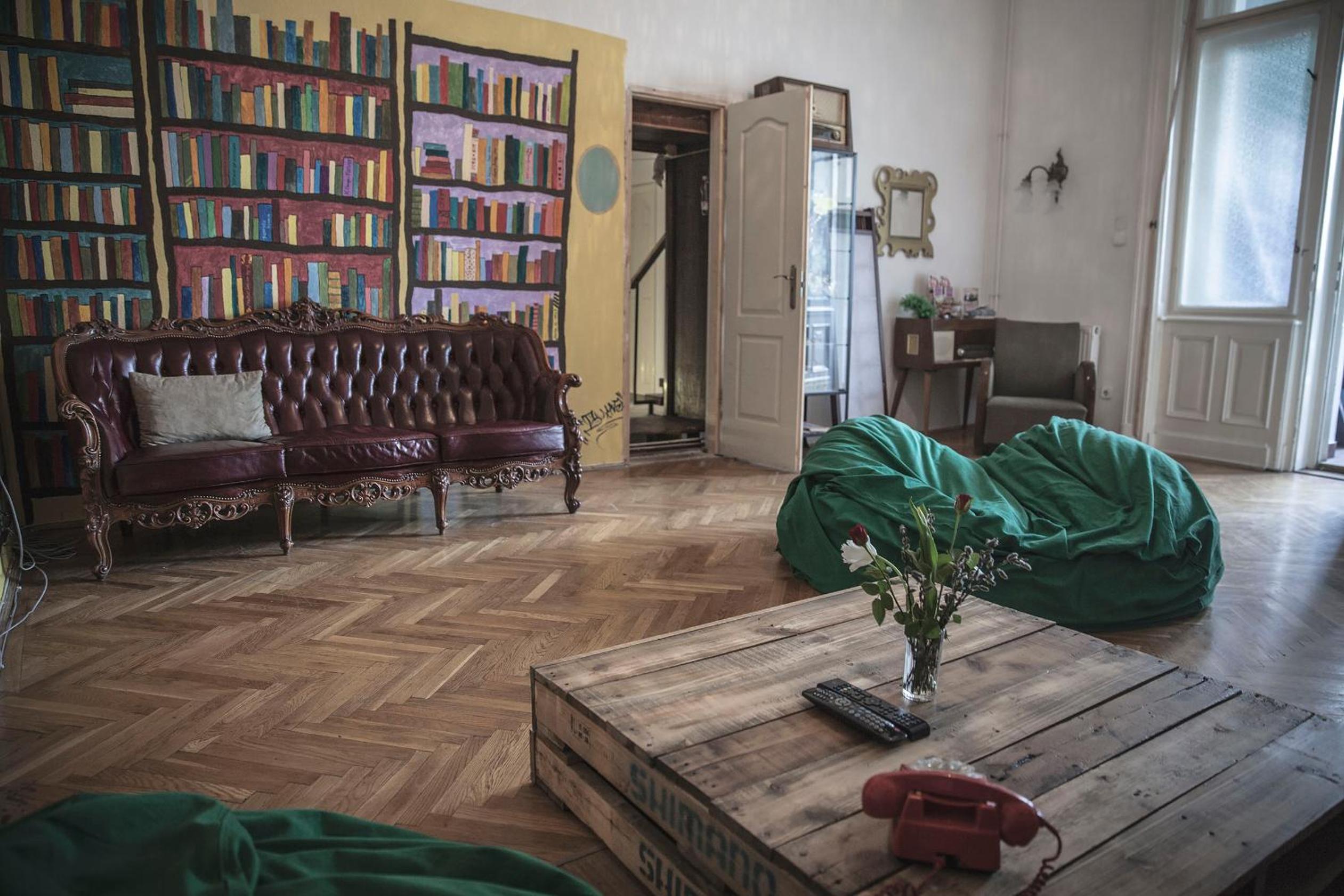 Baroque Hostel & Coworking