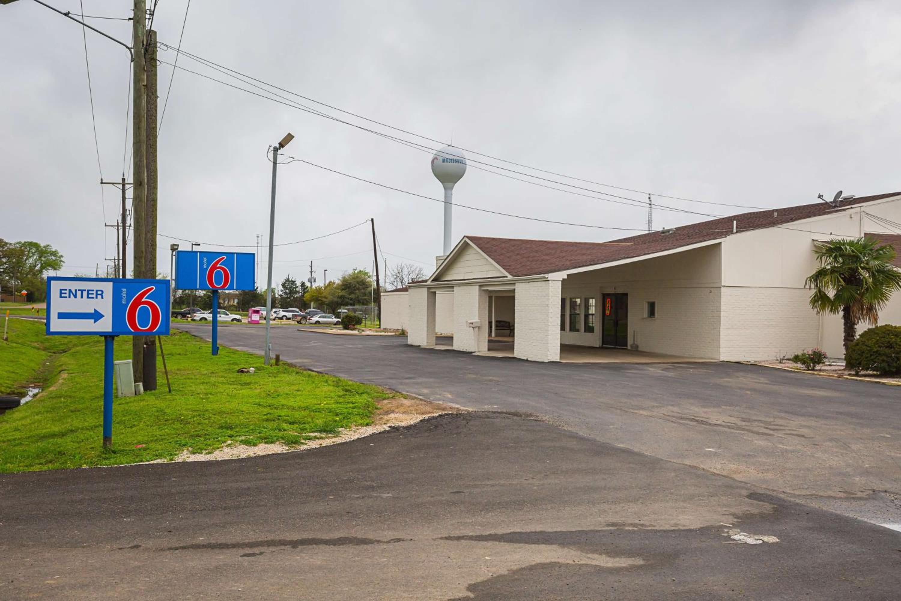 Motel 6-Madisonville, TX