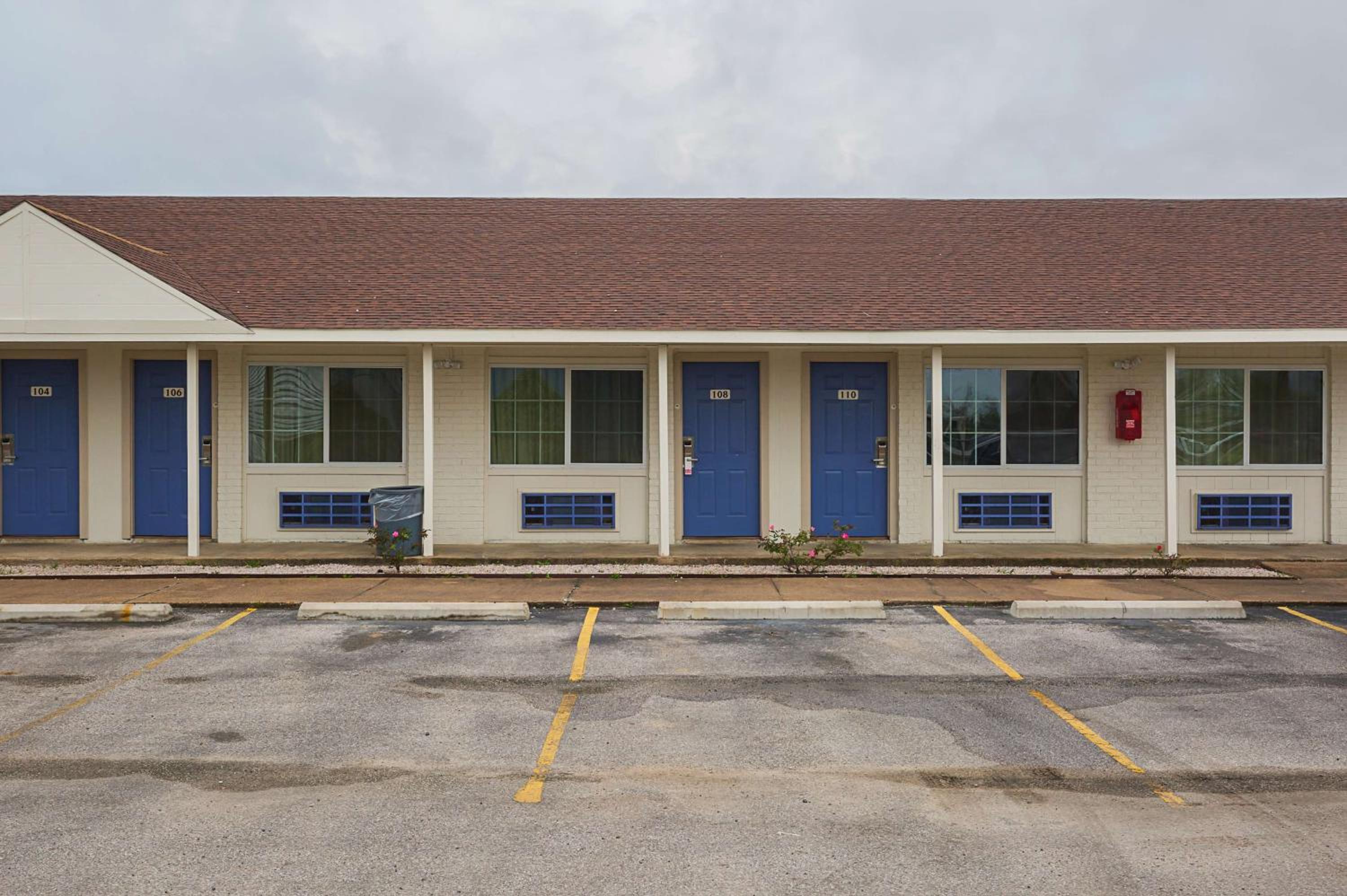 Motel 6-Madisonville, TX
