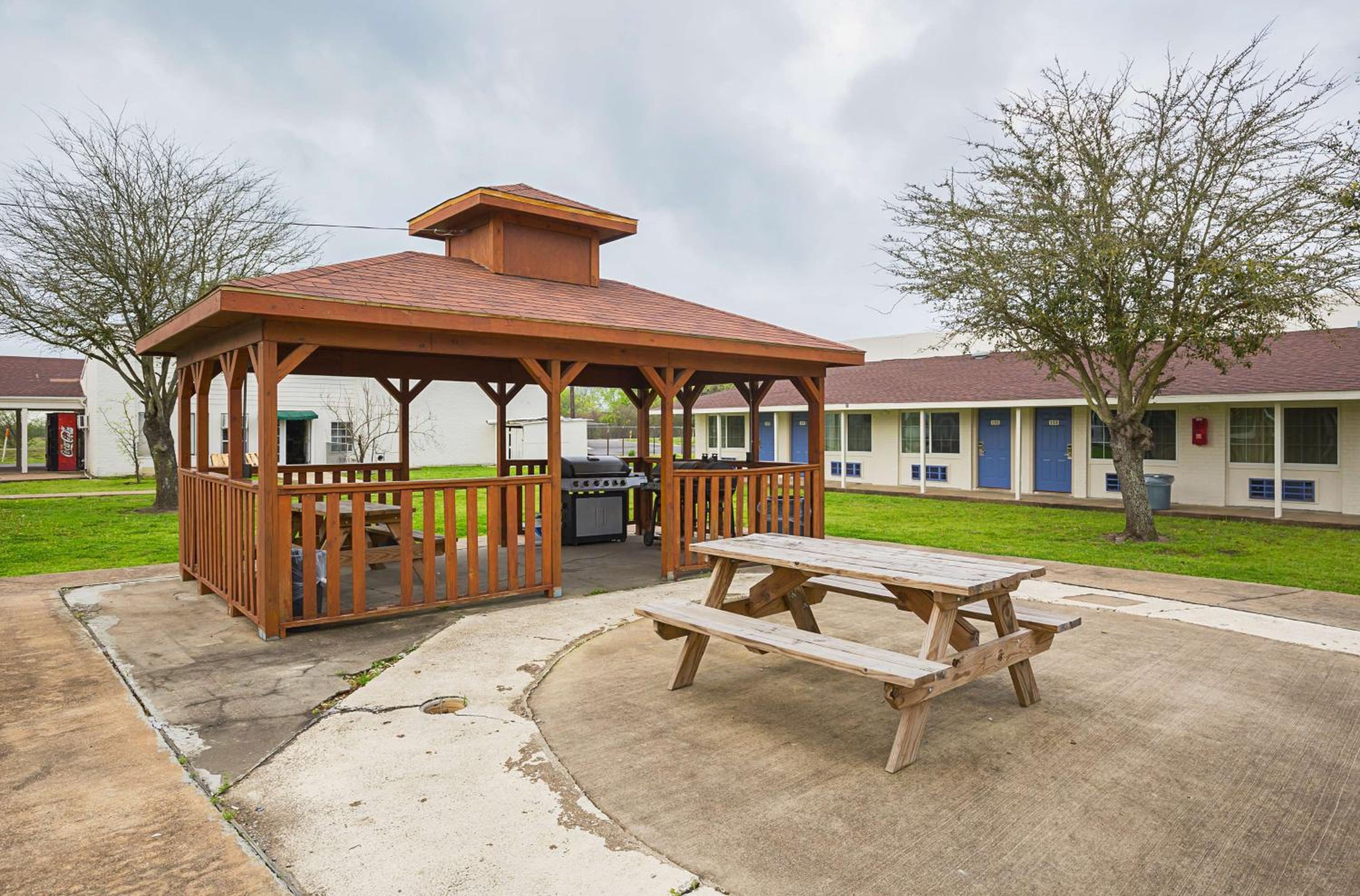 Motel 6-Madisonville, TX