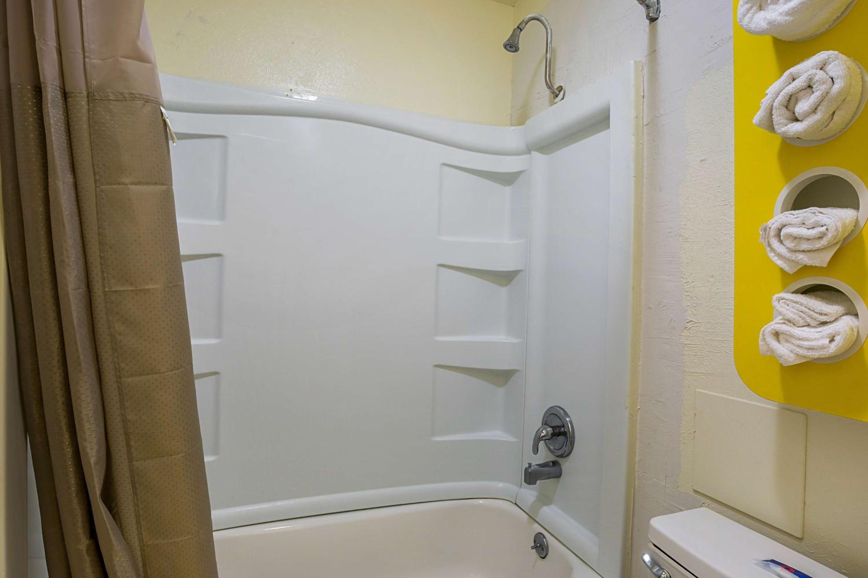 Motel 6-Madisonville, TX