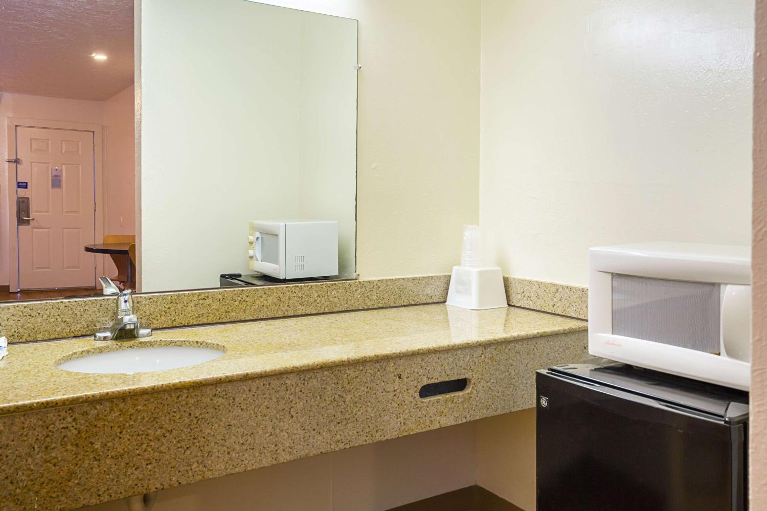 Motel 6-Madisonville, TX