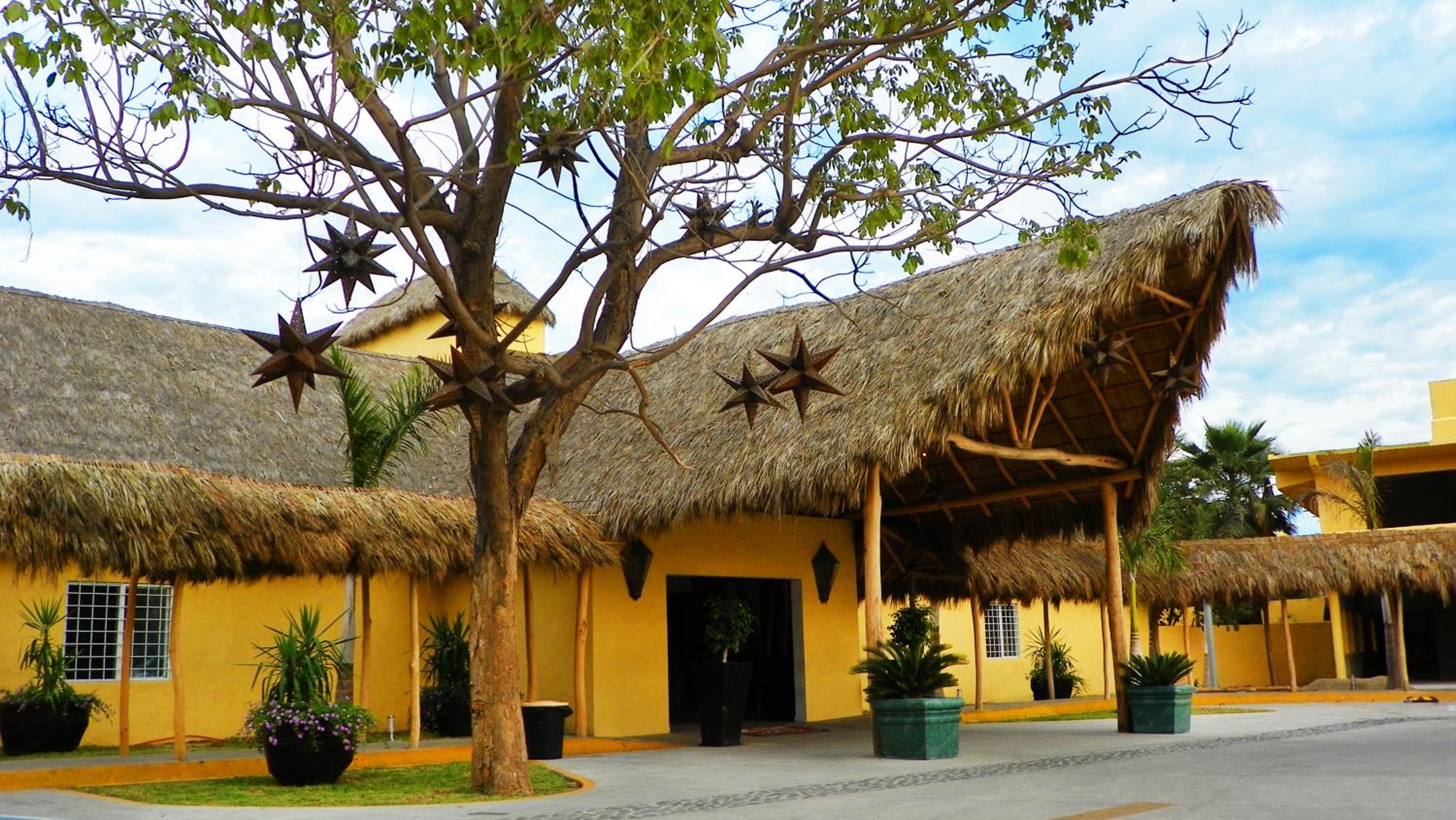 Hotel Zar Manzanillo - Image 1