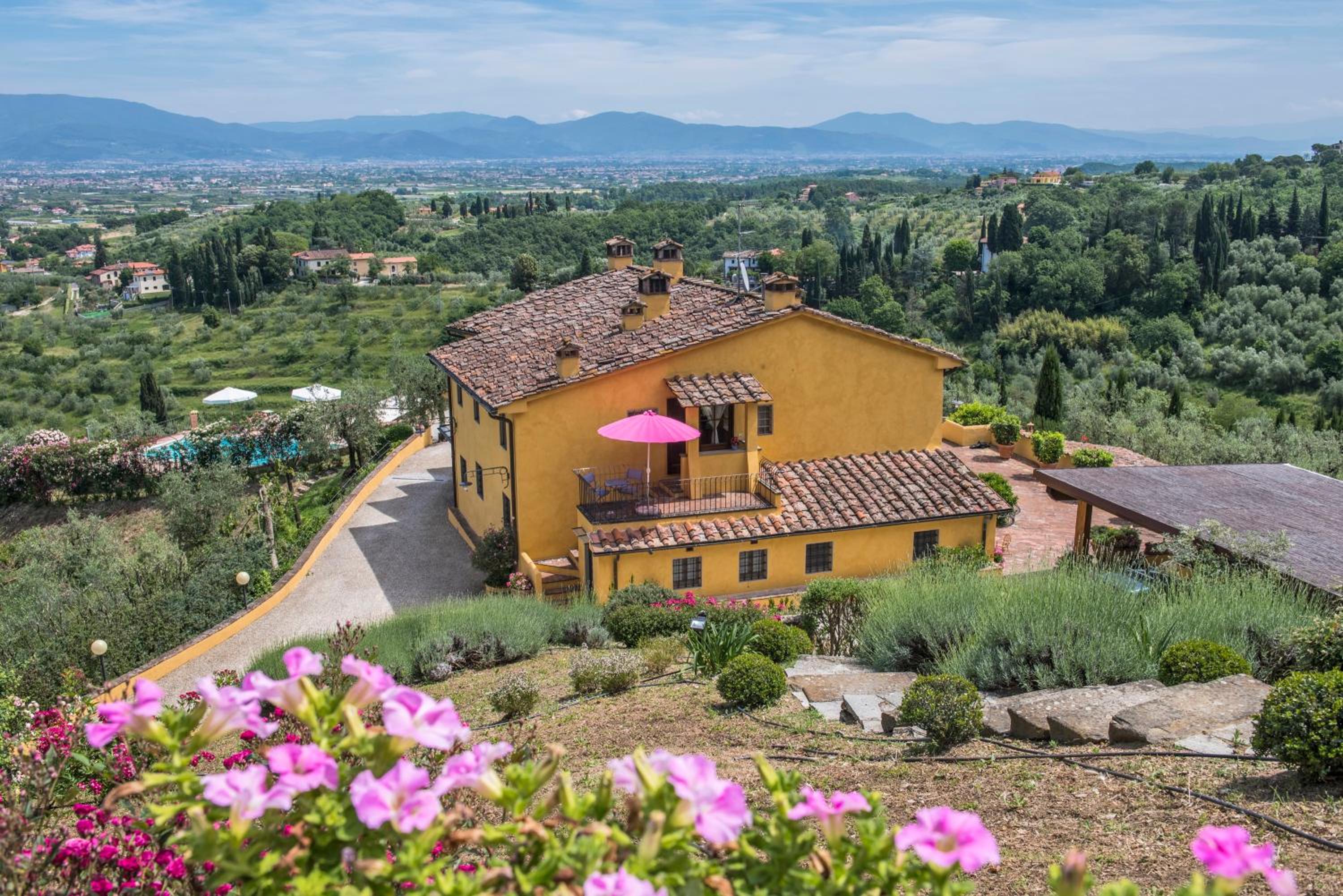 Villa Casalguidi by PosarelliVillas