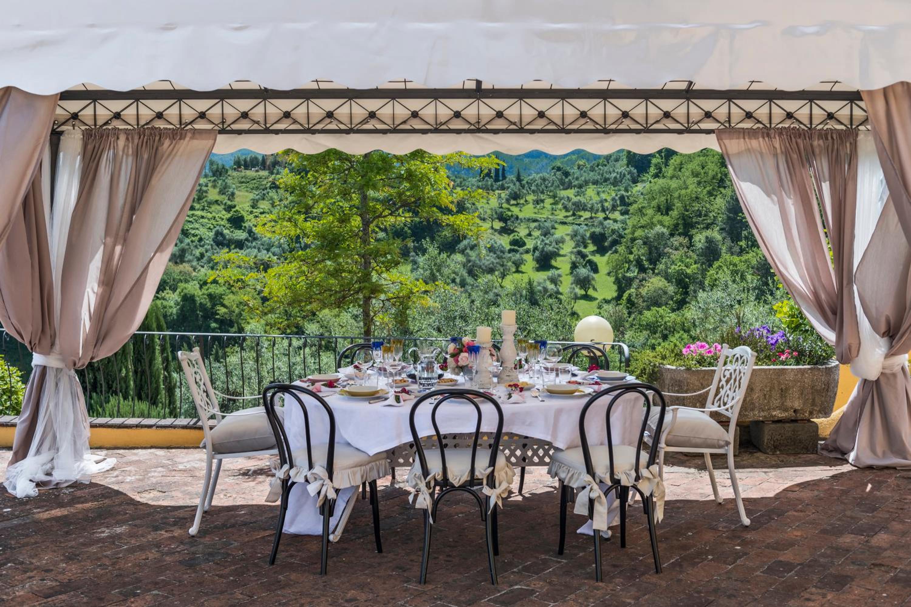 Villa Casalguidi by PosarelliVillas