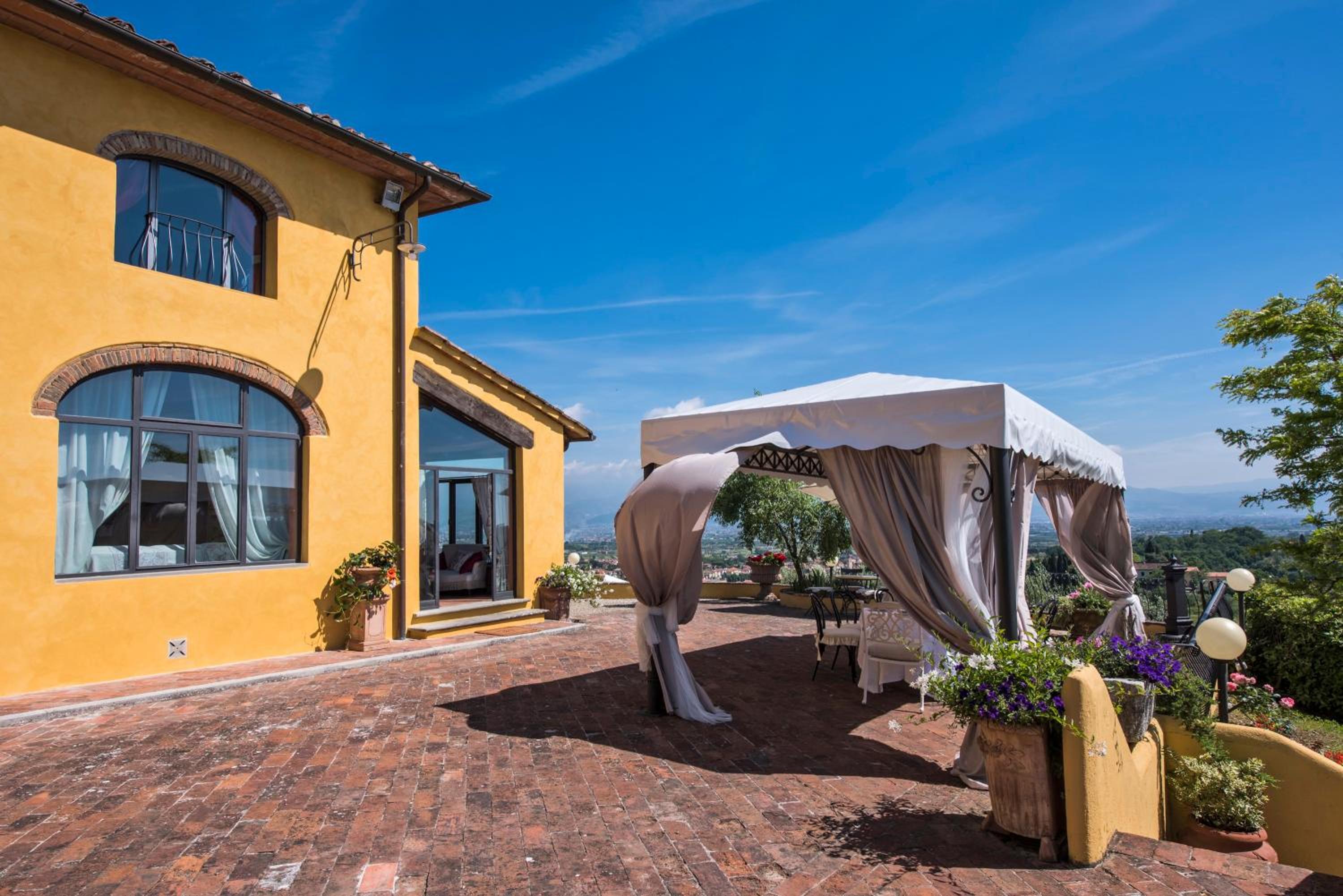 Villa Casalguidi by PosarelliVillas