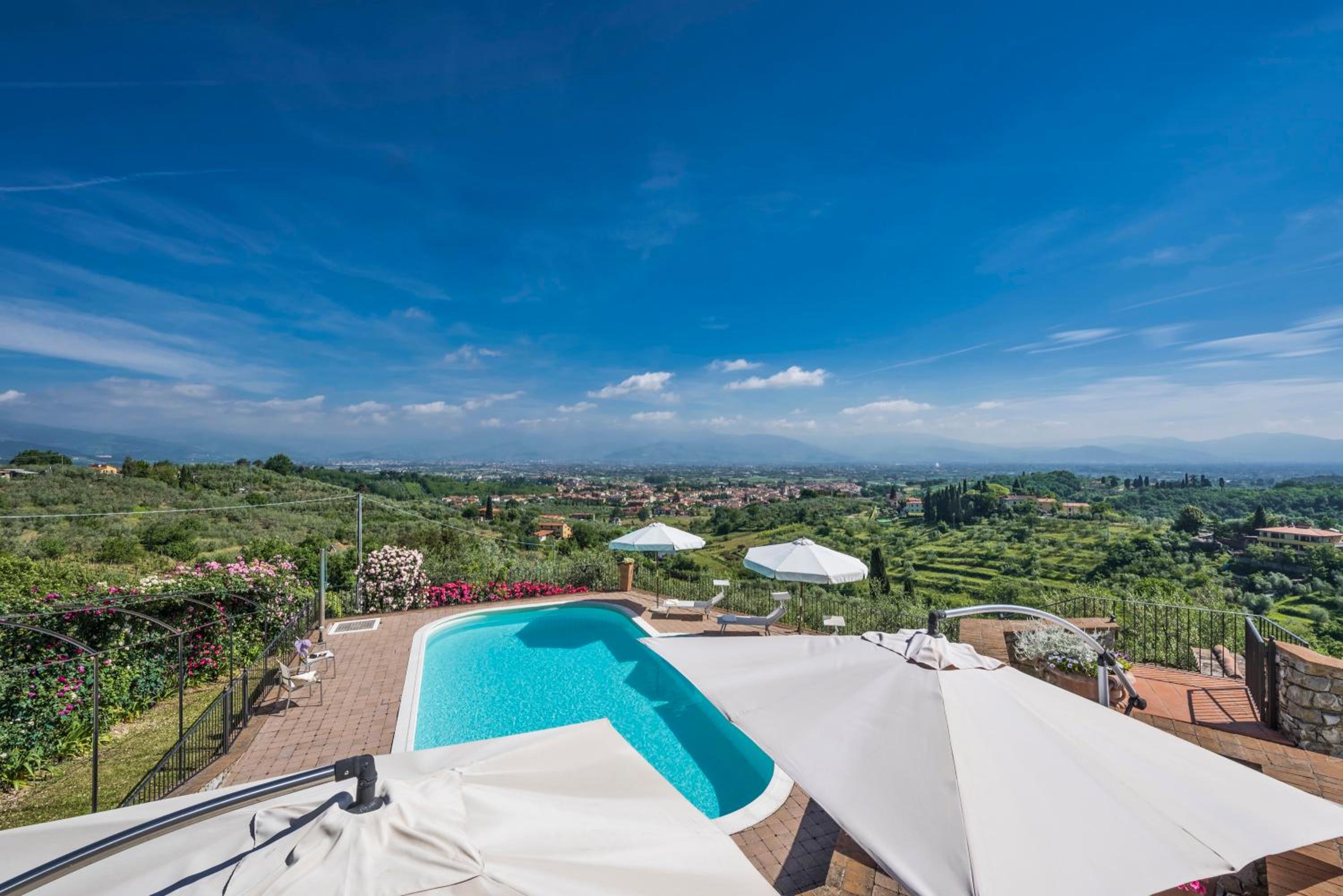 Villa Casalguidi by PosarelliVillas