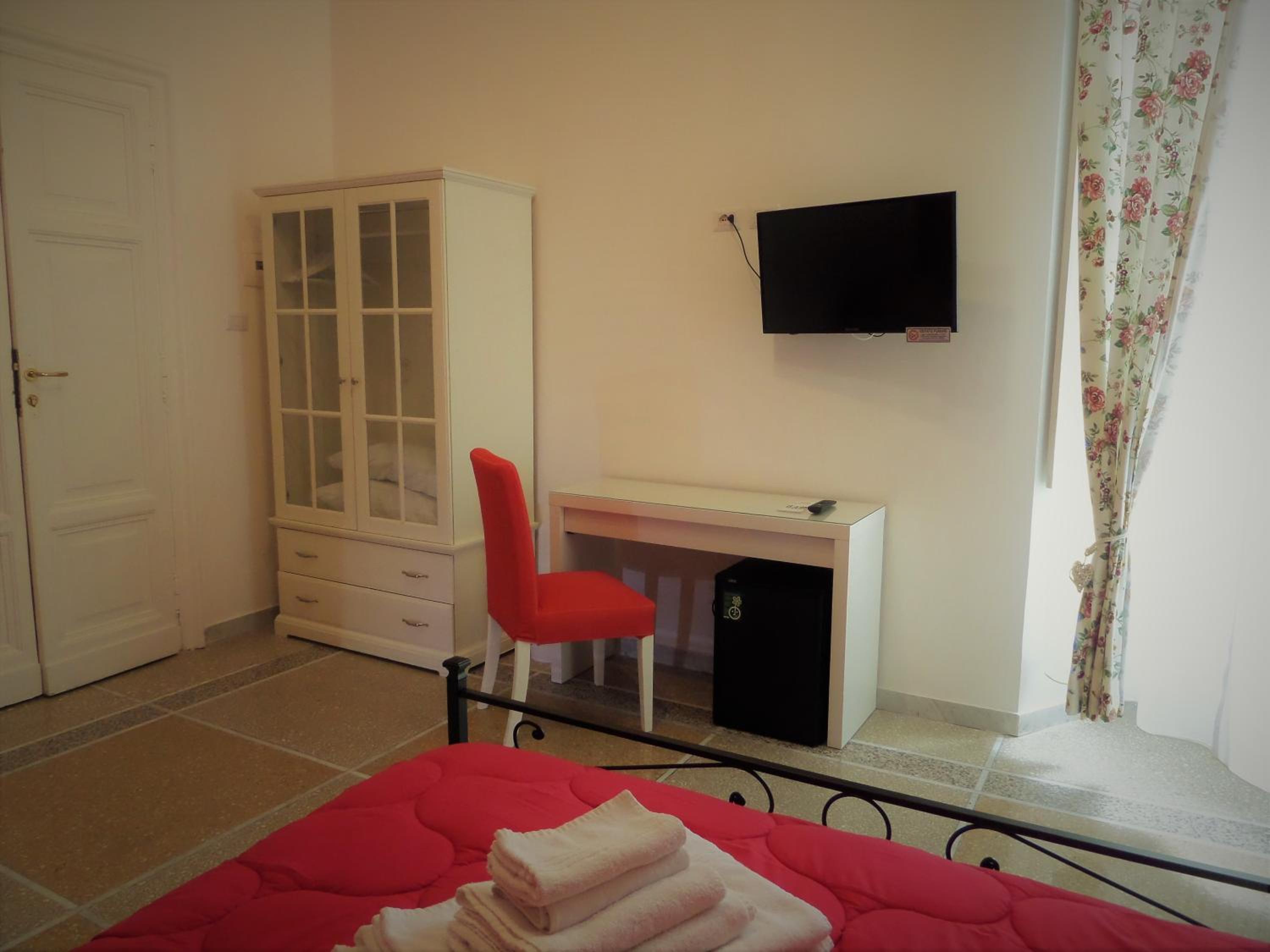325 Rooms ai Fori