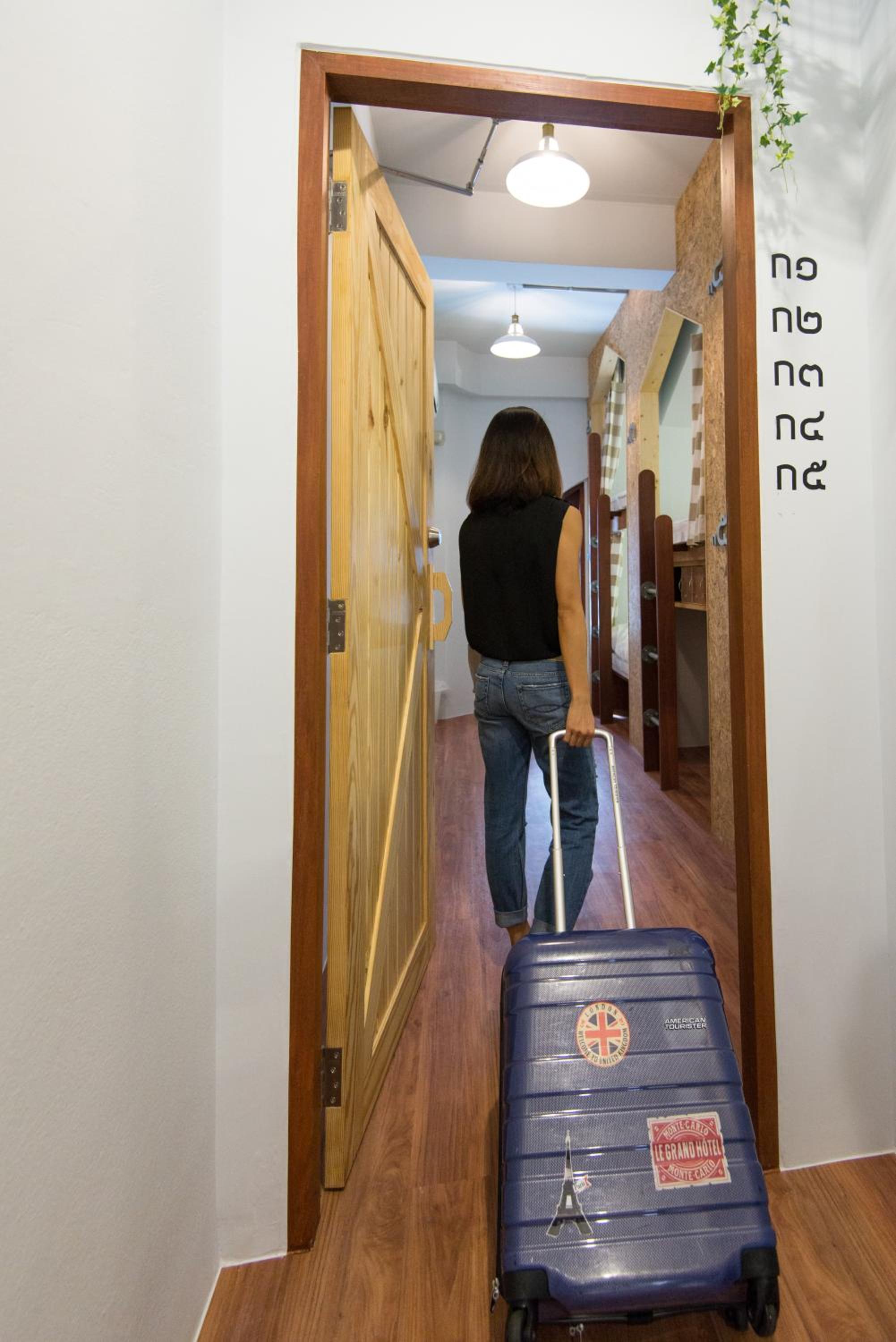 Barn & Bed Hostel at BTS Phrom Phong