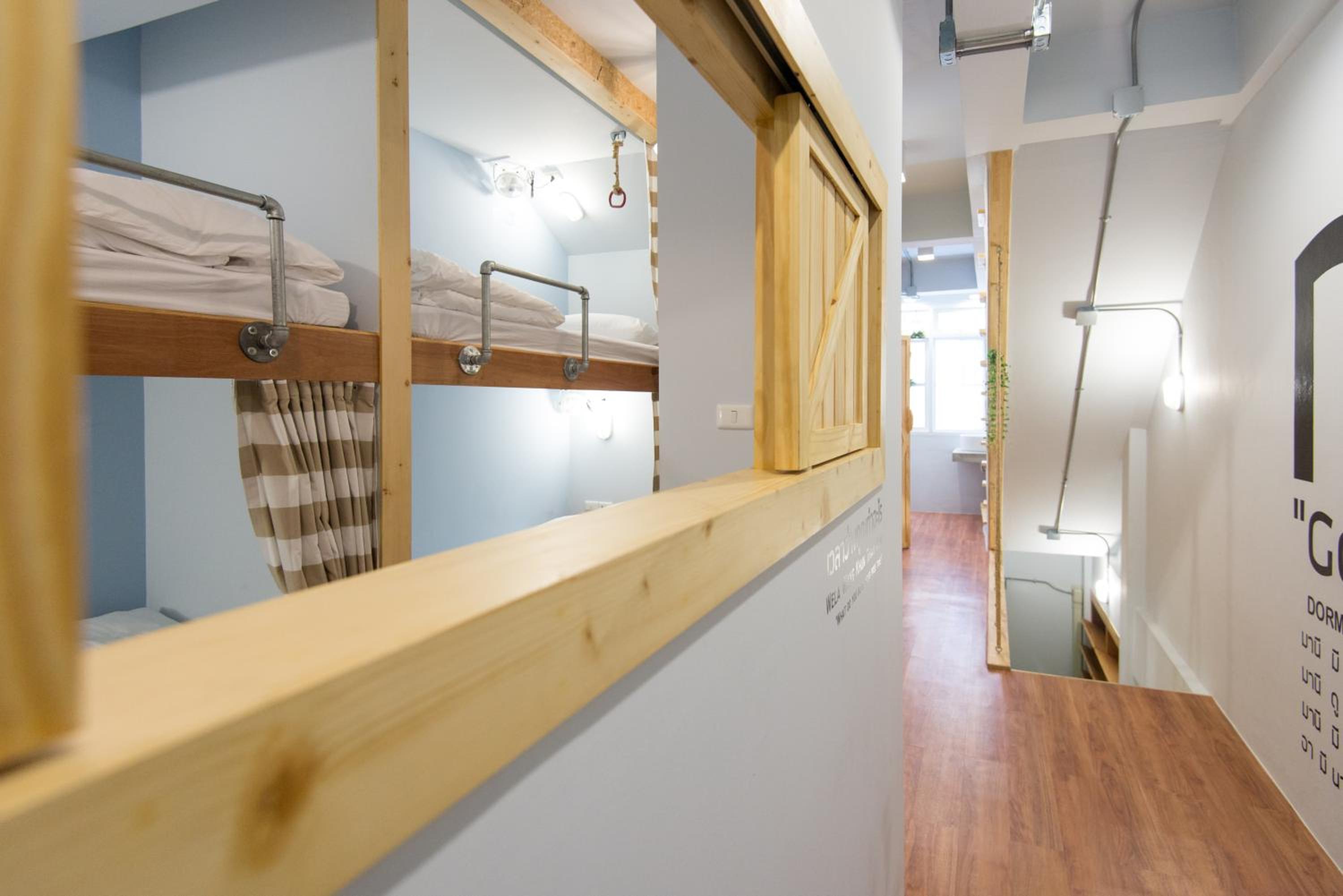 Barn & Bed Hostel at BTS Phrom Phong
