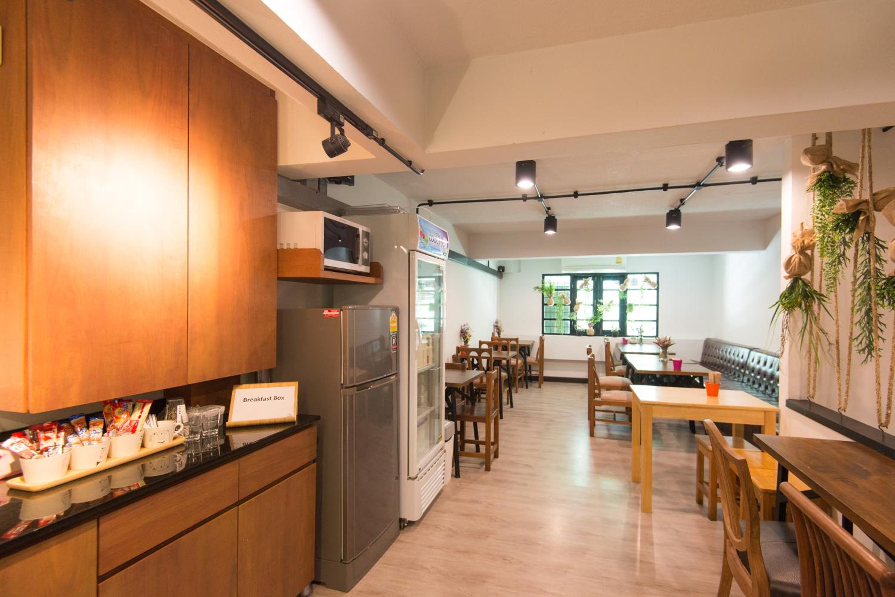 Barn & Bed Hostel at BTS Phrom Phong