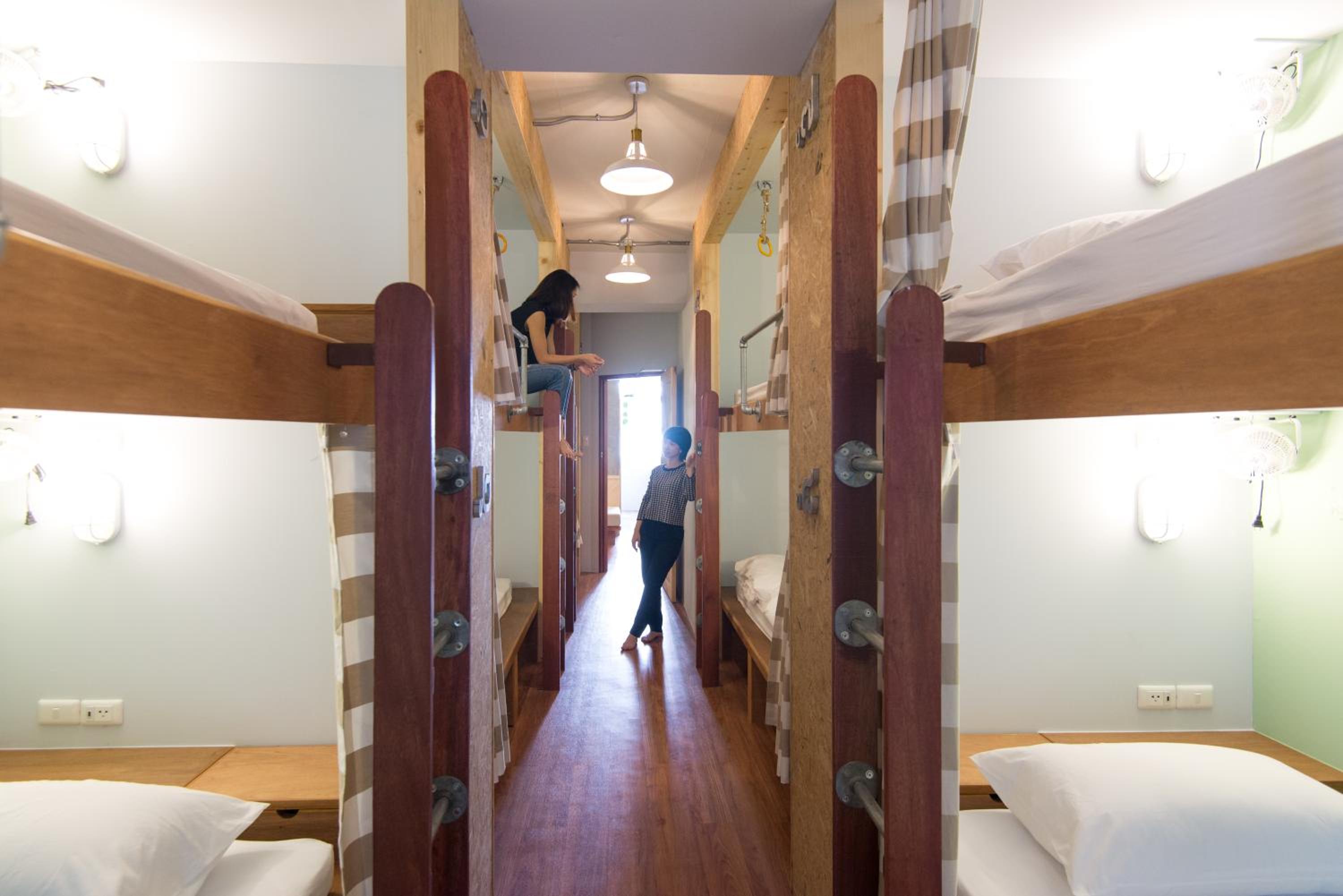 Barn & Bed Hostel at BTS Phrom Phong