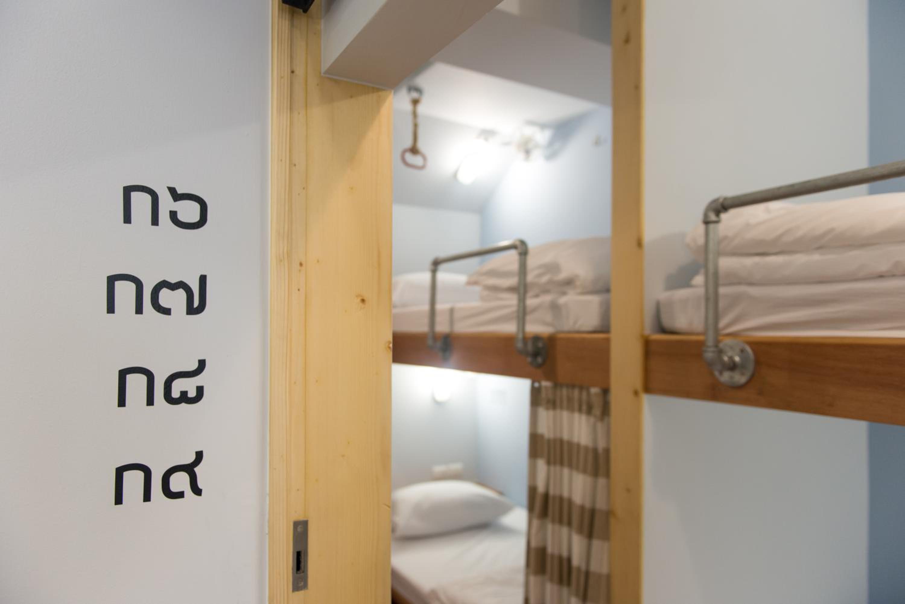 Barn & Bed Hostel at BTS Phrom Phong