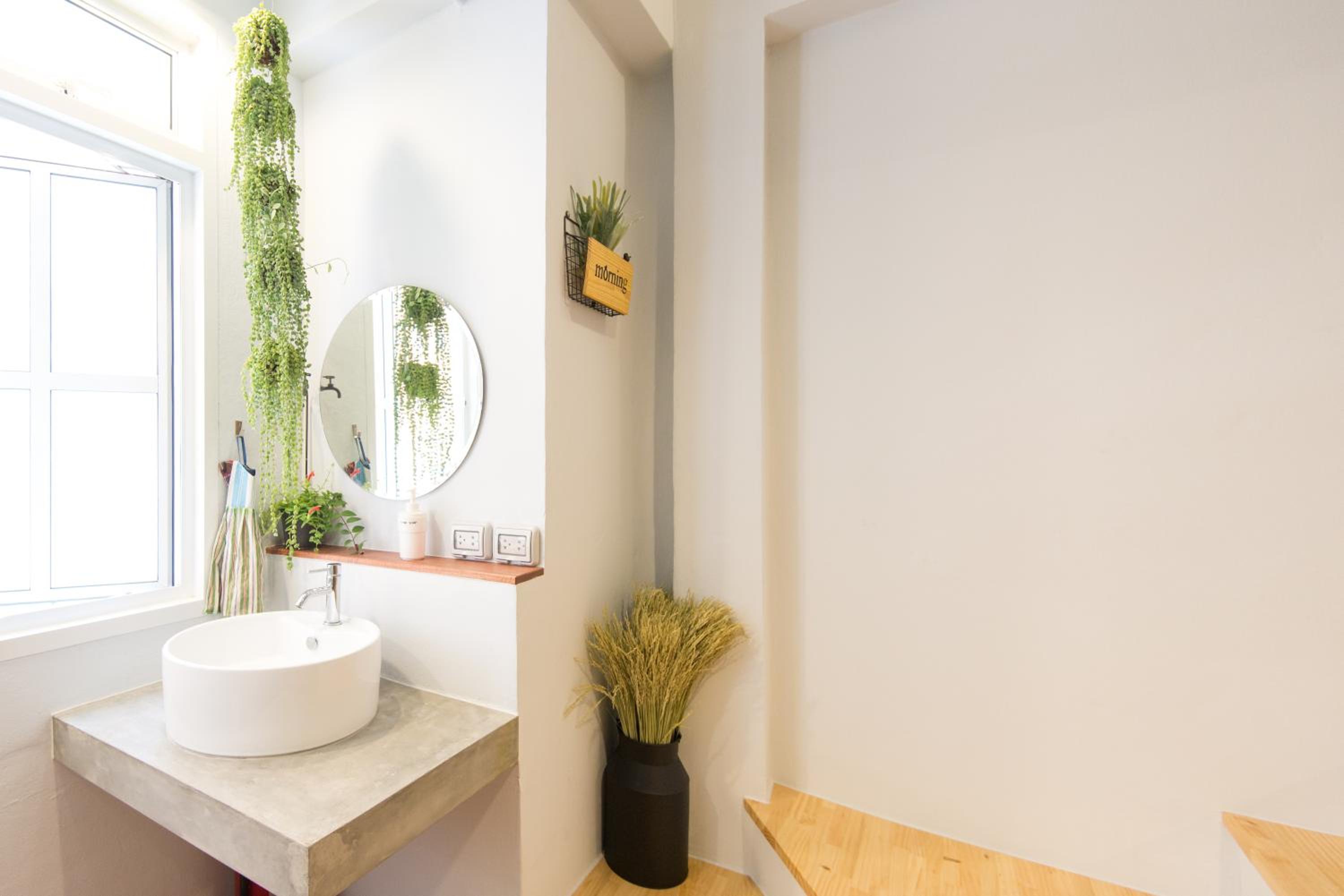 Barn & Bed Hostel at BTS Phrom Phong