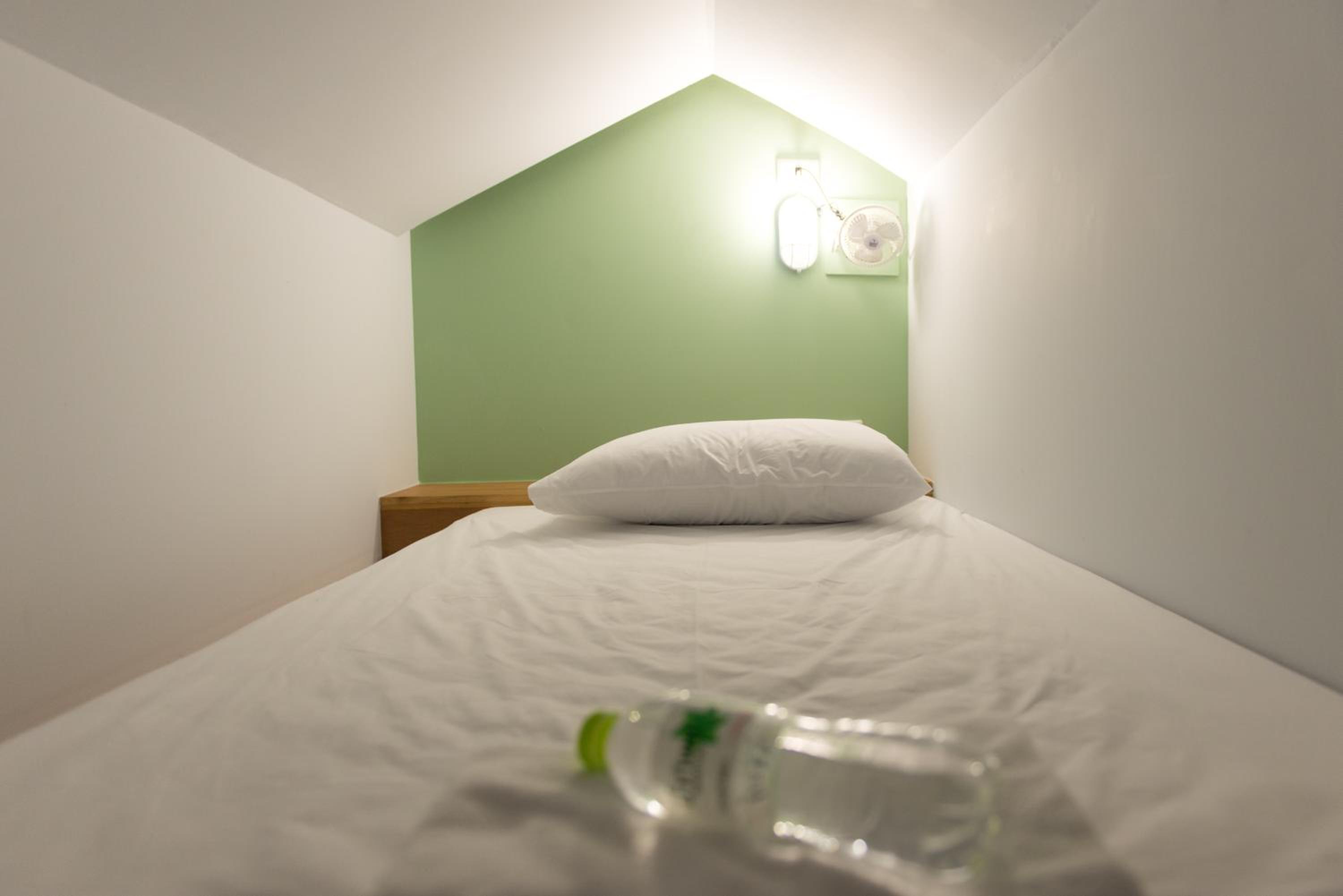 Barn & Bed Hostel at BTS Phrom Phong