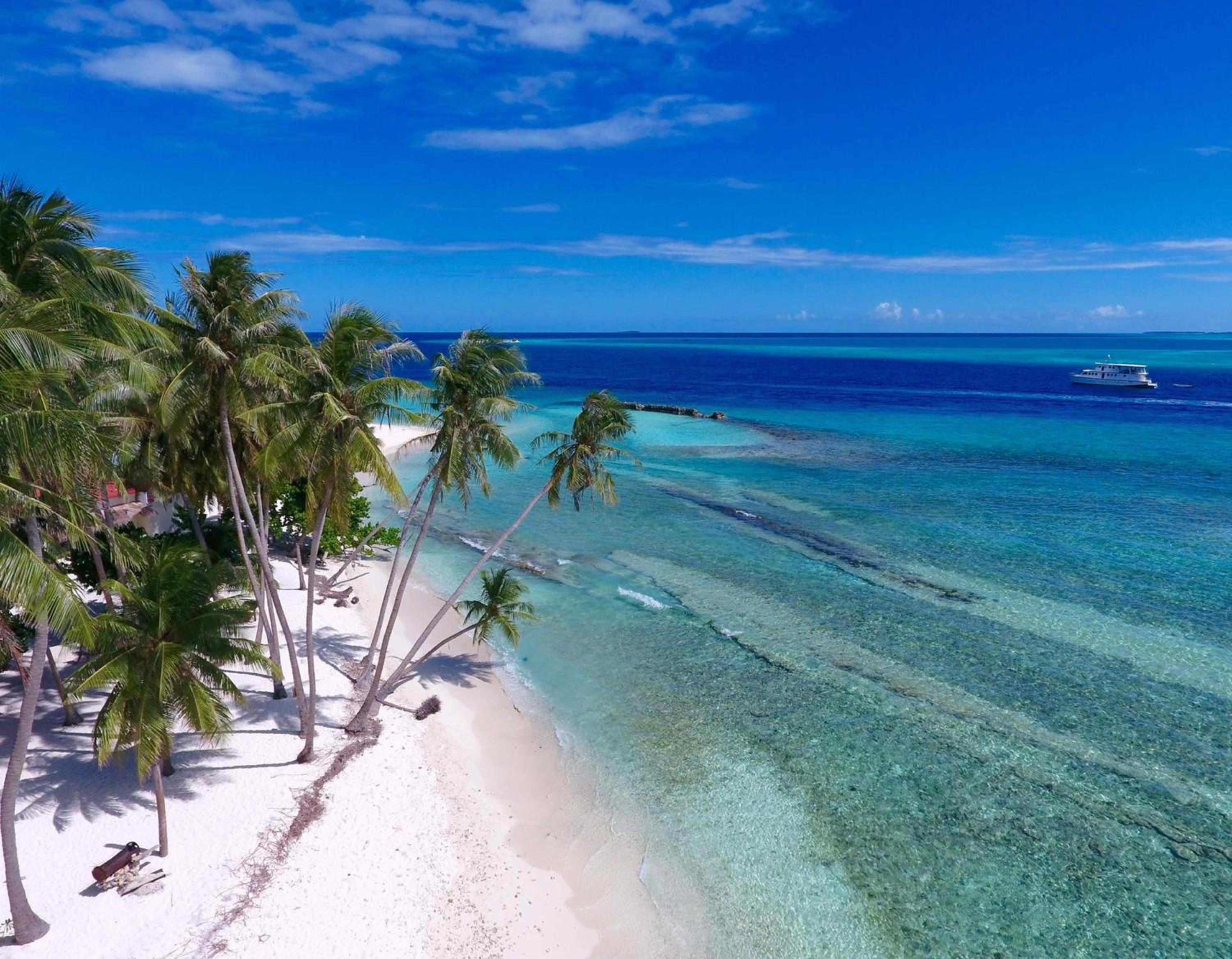 Batuta Maldives Surf View