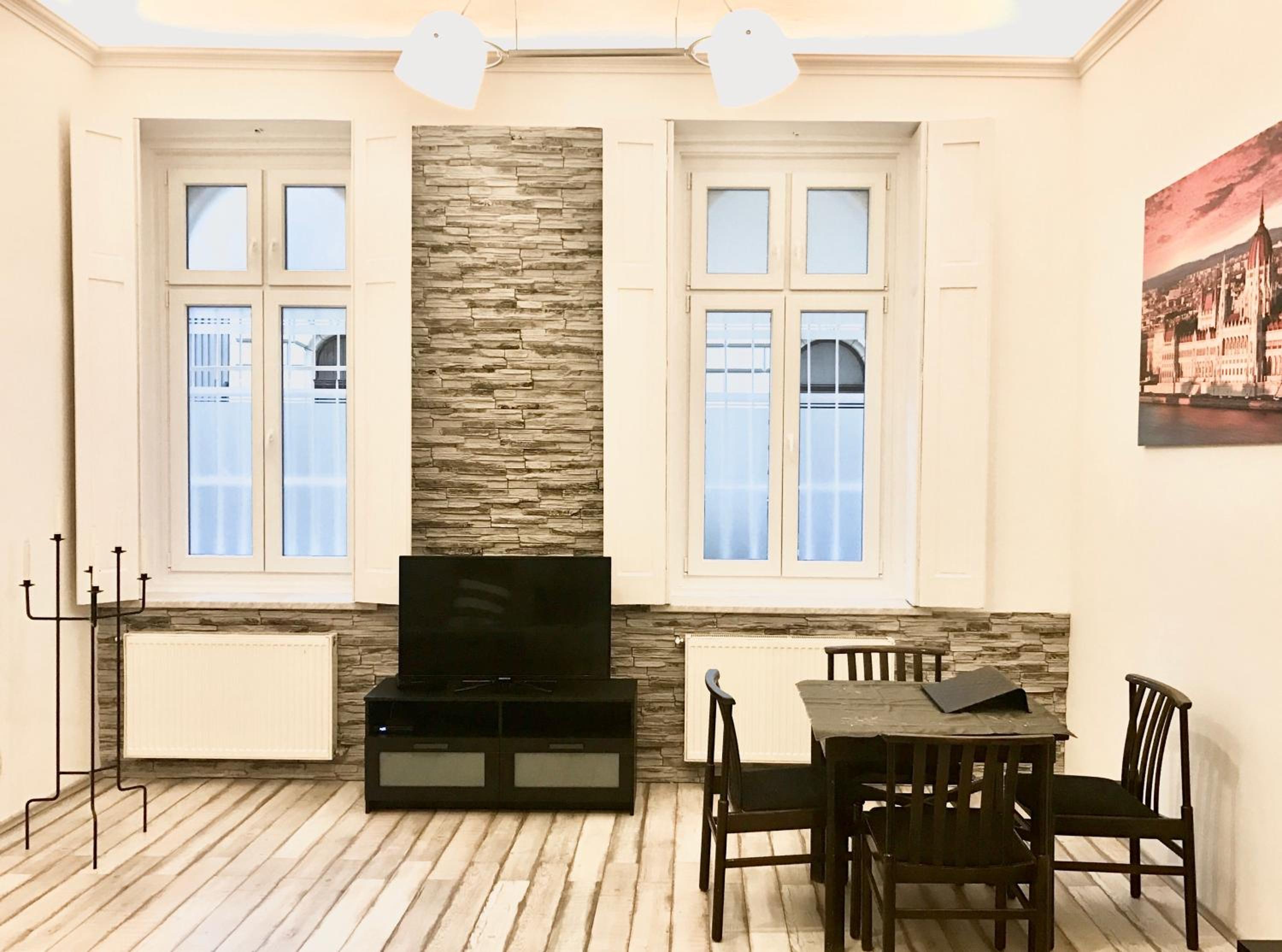 Homelike luxury flat on Gyulai Pál view 4
