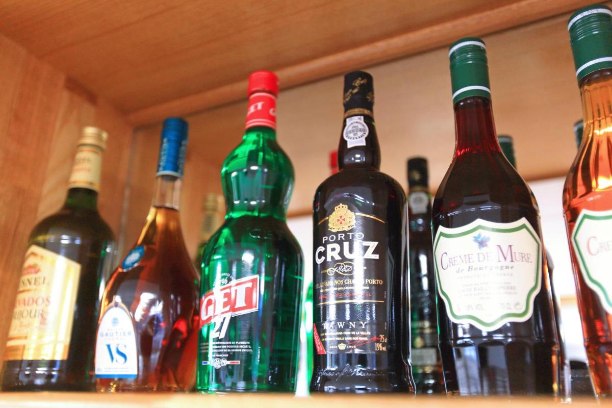 bar