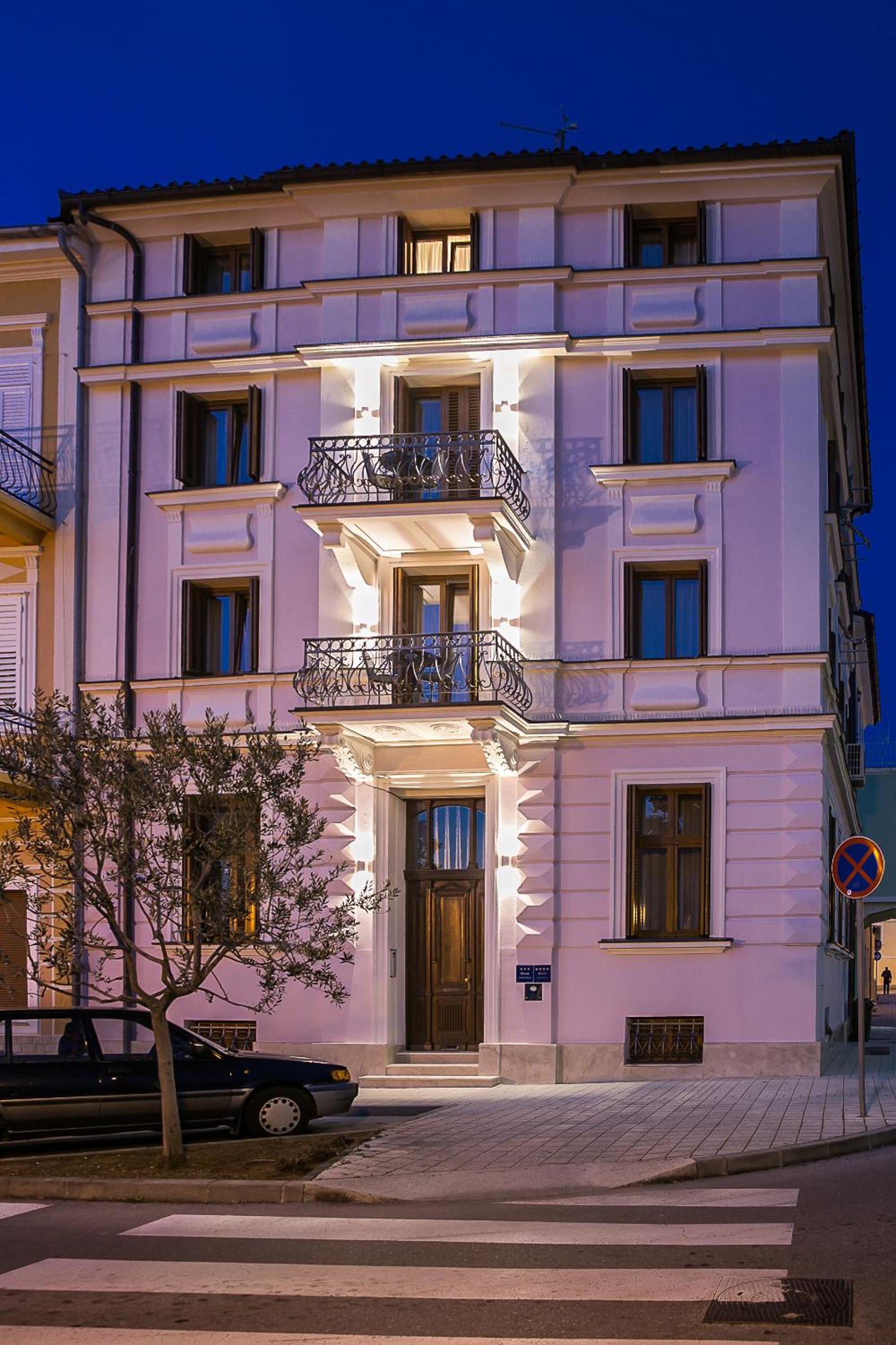 Apartments Villa Castello view 4