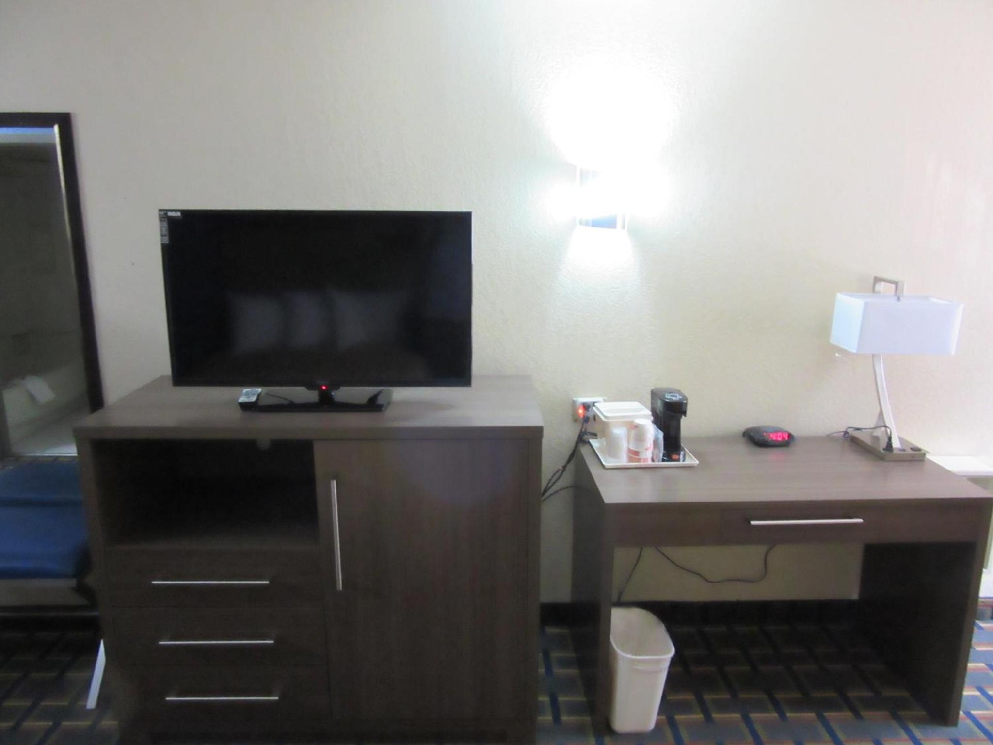 Quality Inn & Suites near Six Flags East