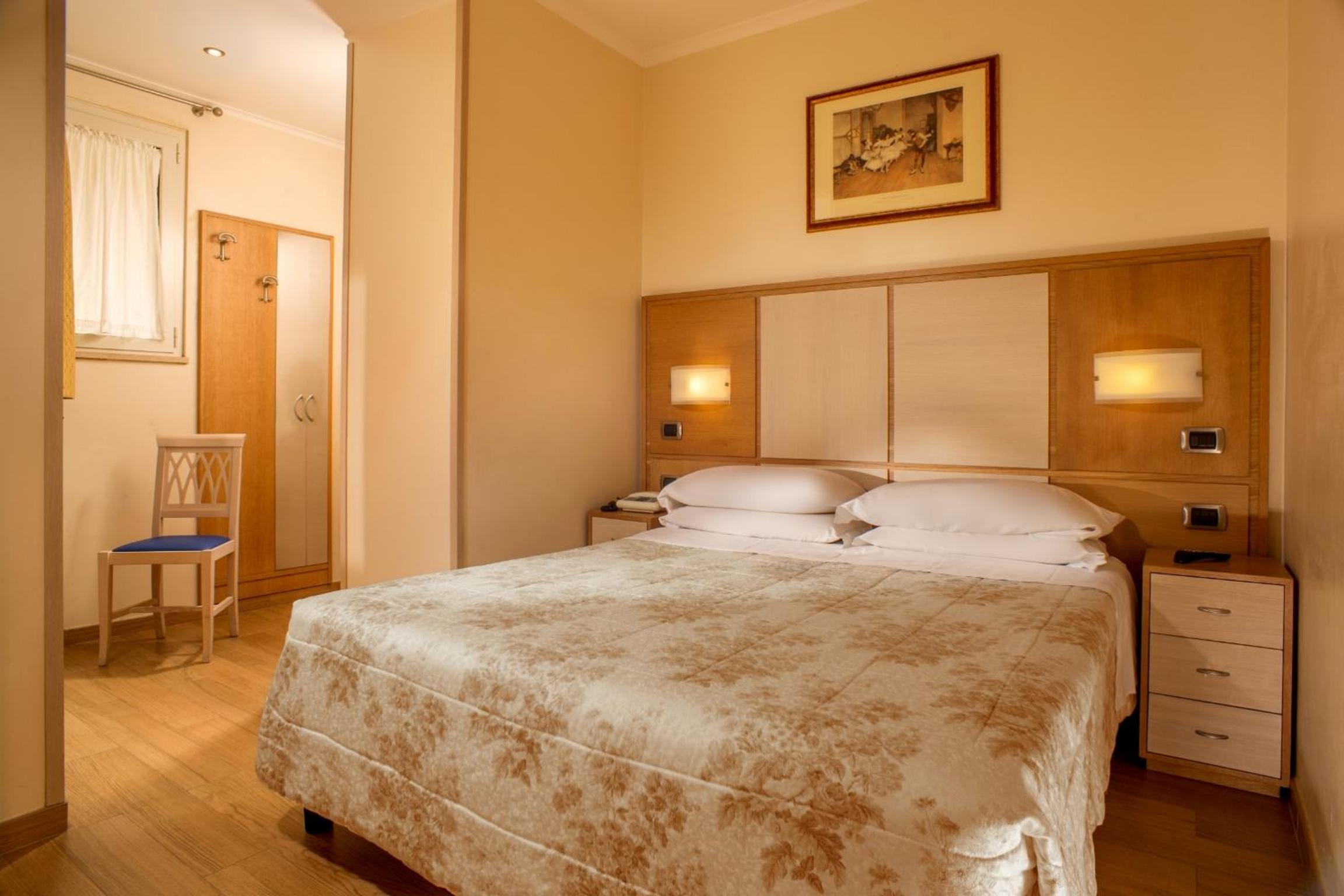 Hotel Piemonte en Rome — hotel room