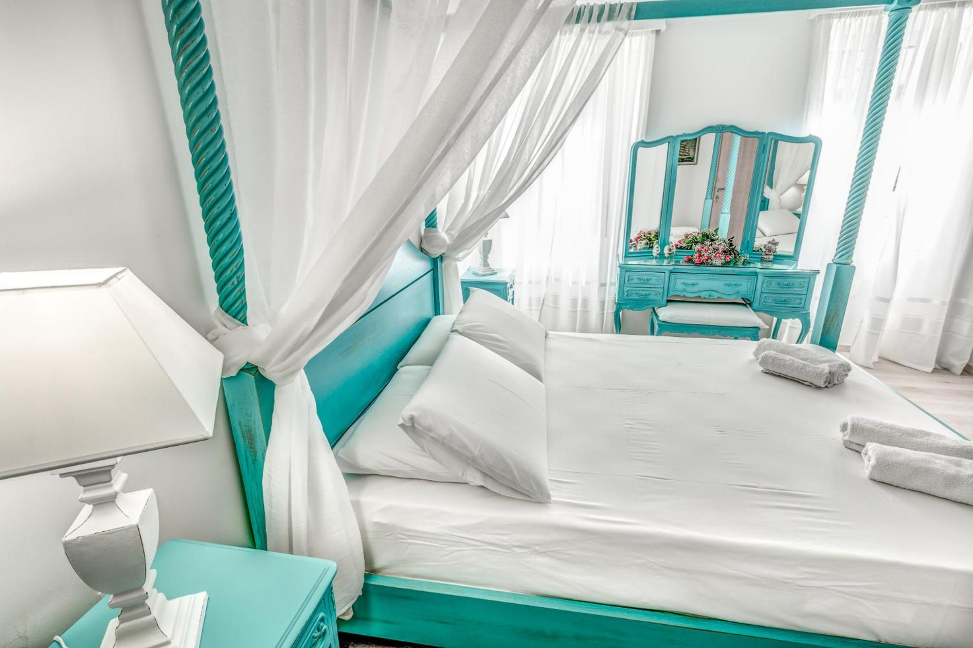 Belone Suite view 3