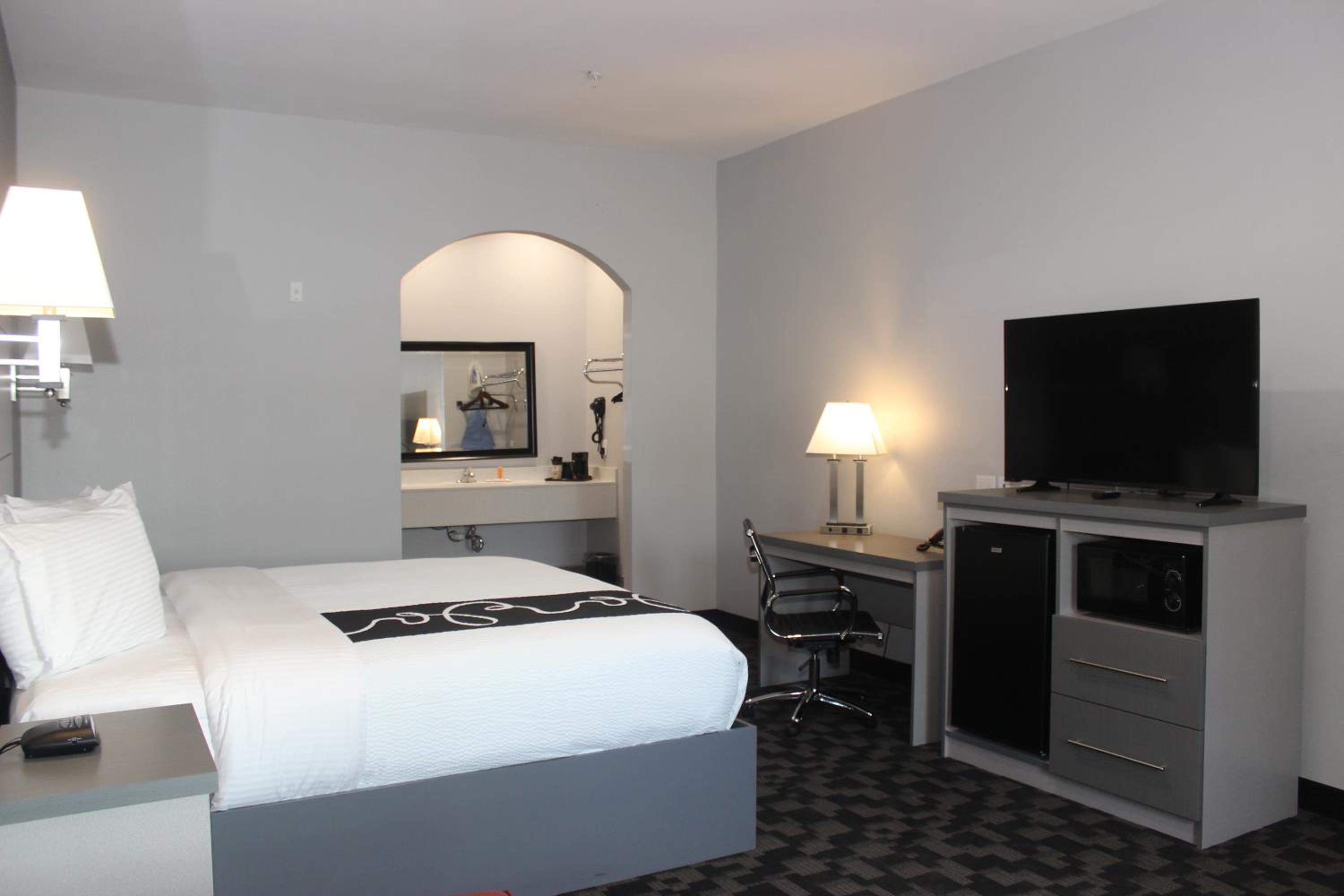 Paris Vacations - Paris Inn  Suites - Property Image 5