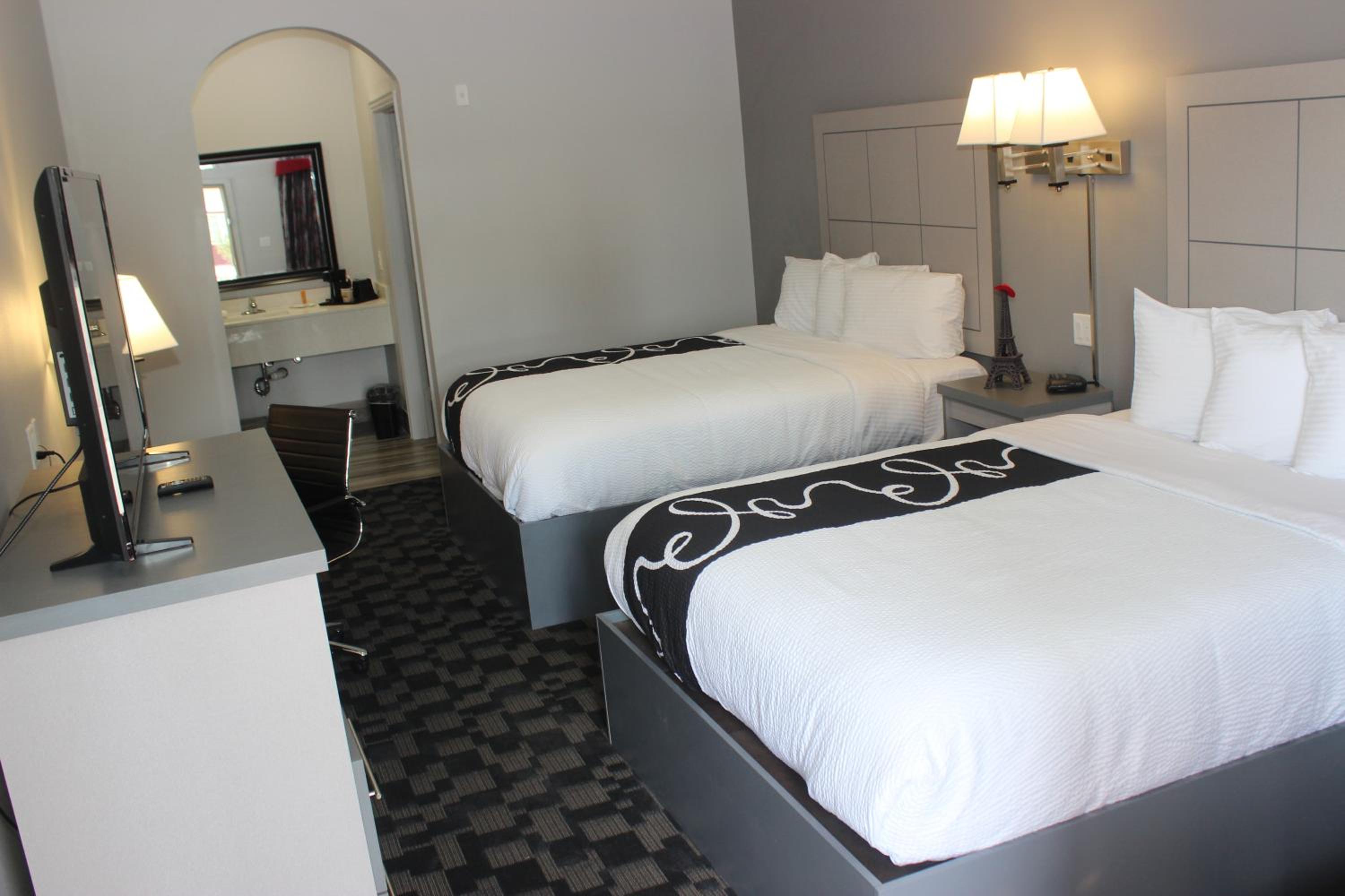 Paris Vacations - Paris Inn  Suites - Property Image 8