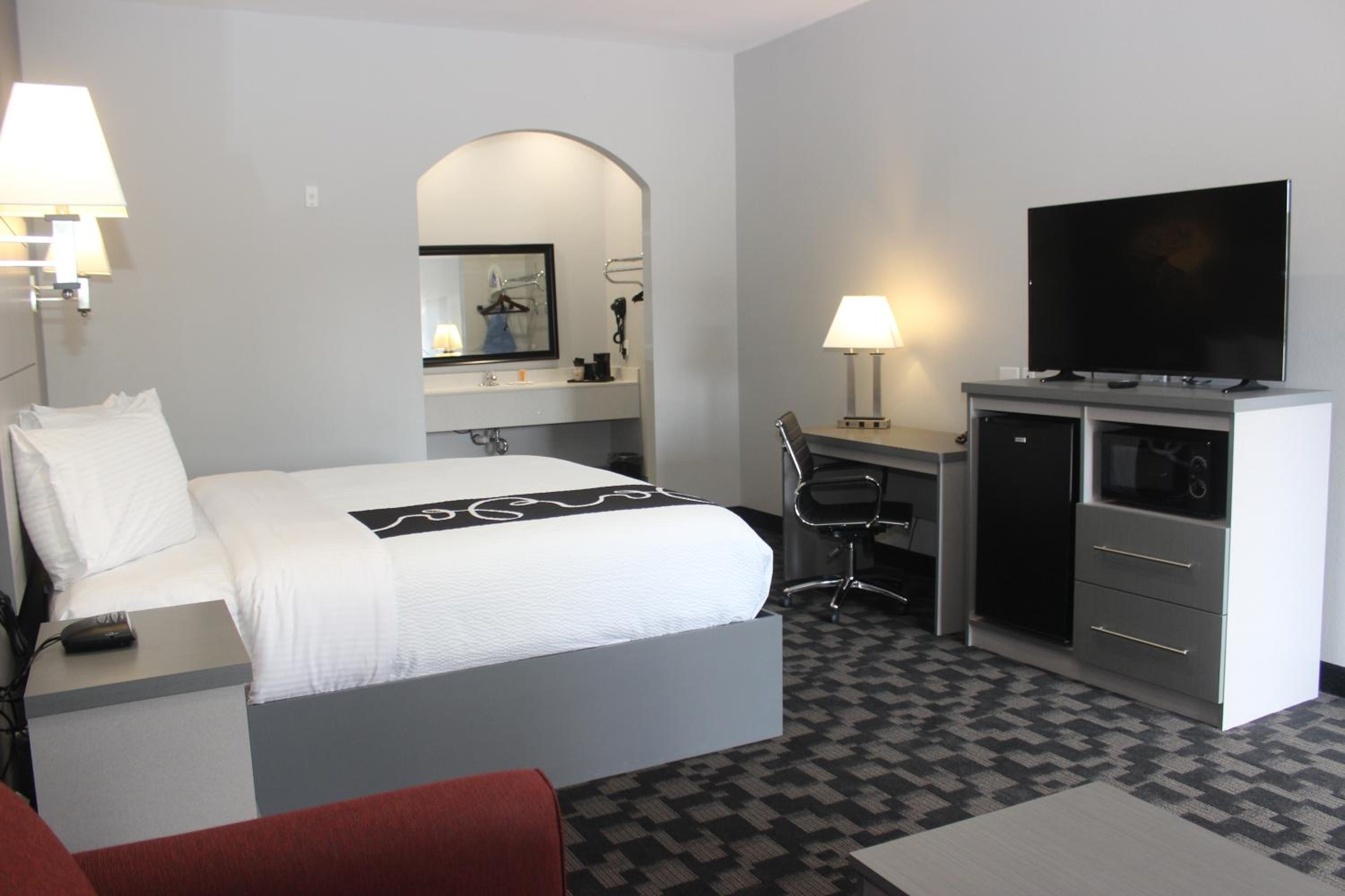 Paris Vacations - Paris Inn  Suites - Property Image 3