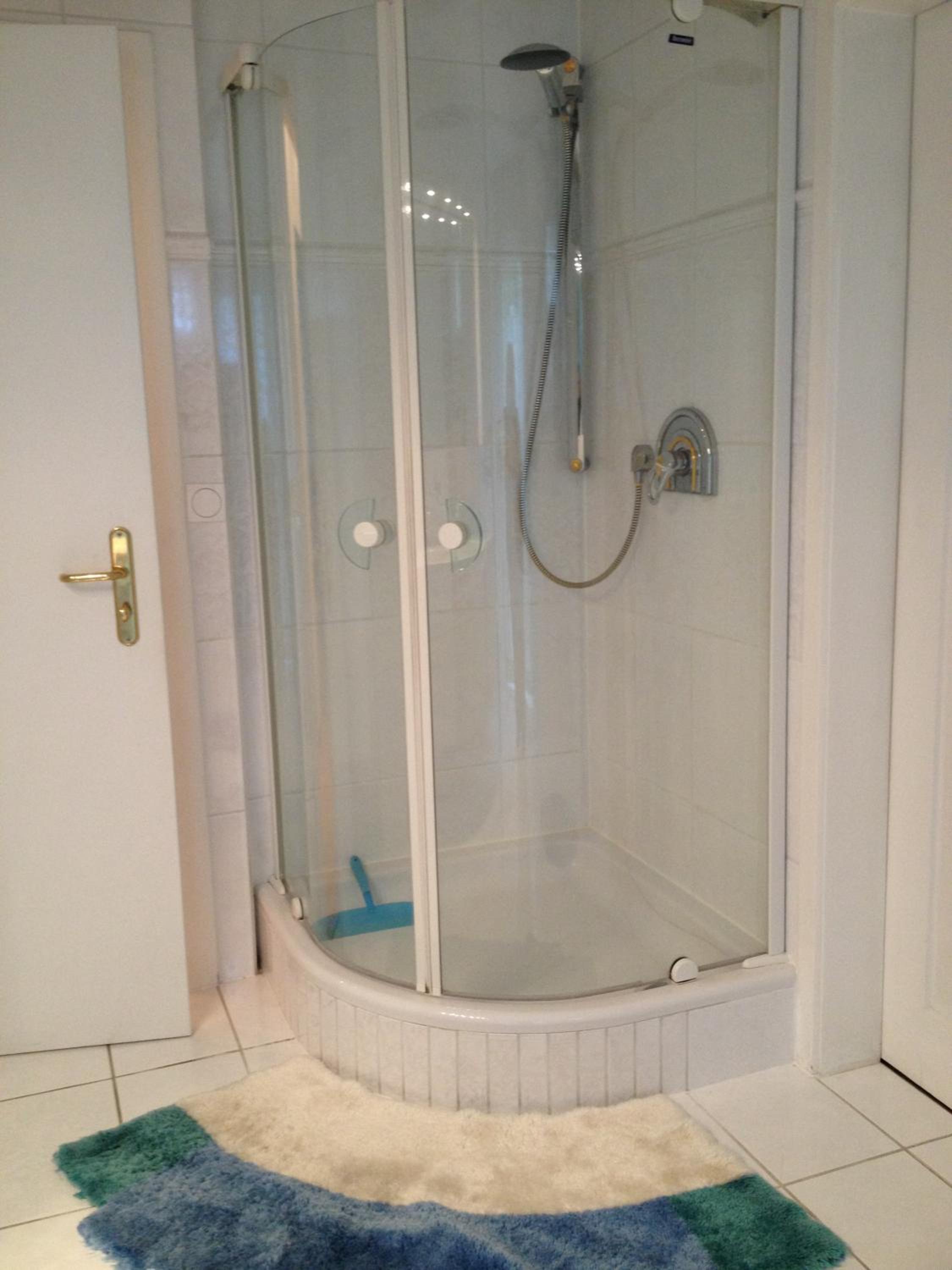 Gästehaus Kaiser en Ostfildern — bathroom