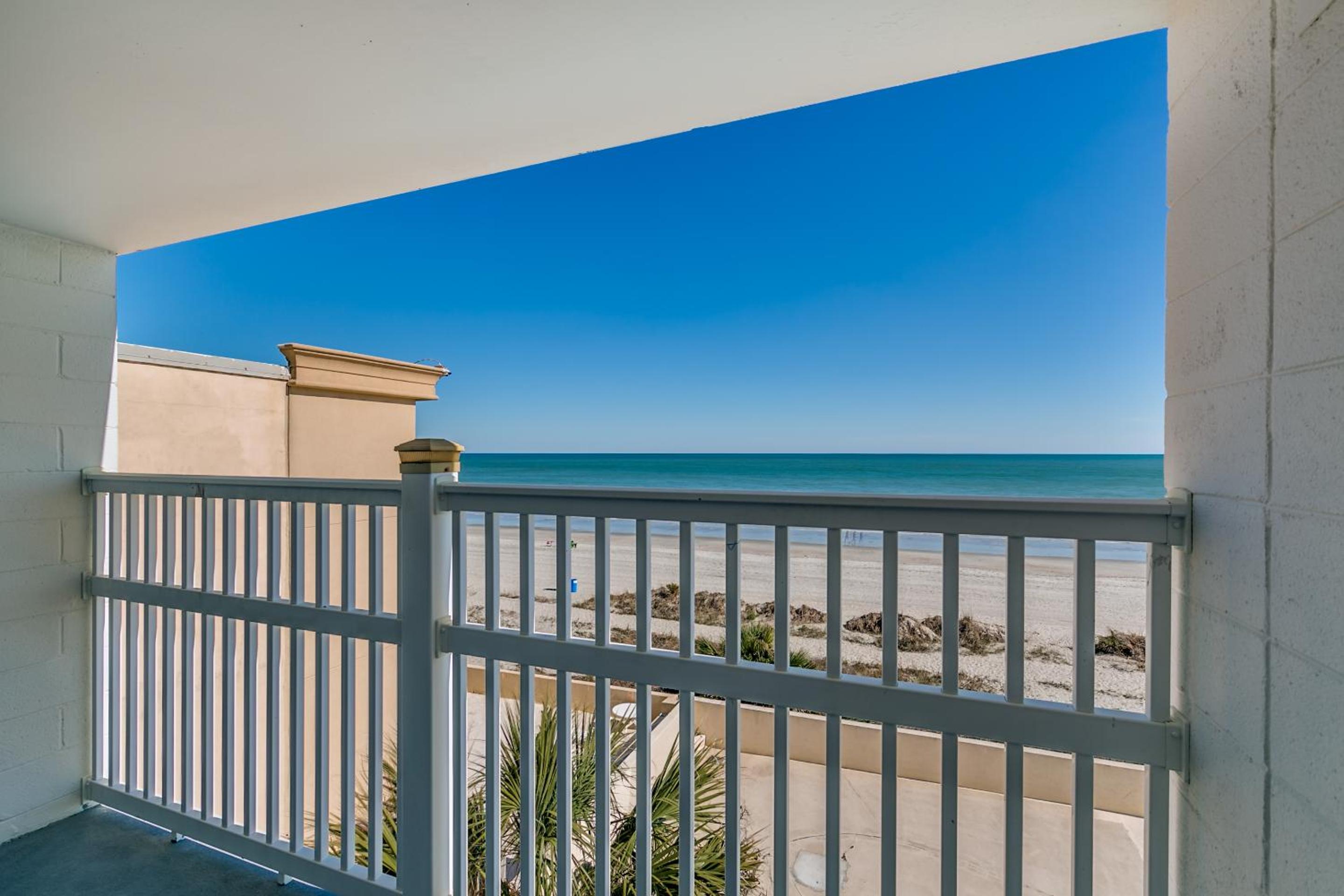 Beachcomber Inn & Suites
