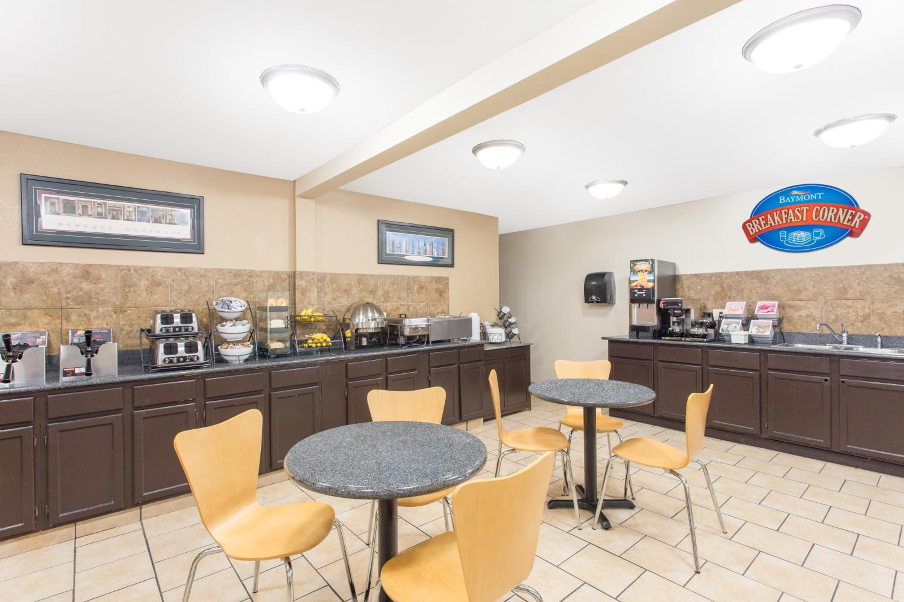 Baymont by Wyndham Dubuque view 4