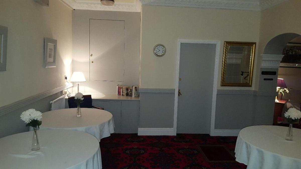 Crewe Vacations - The Waverley Hotel - Property Image 2