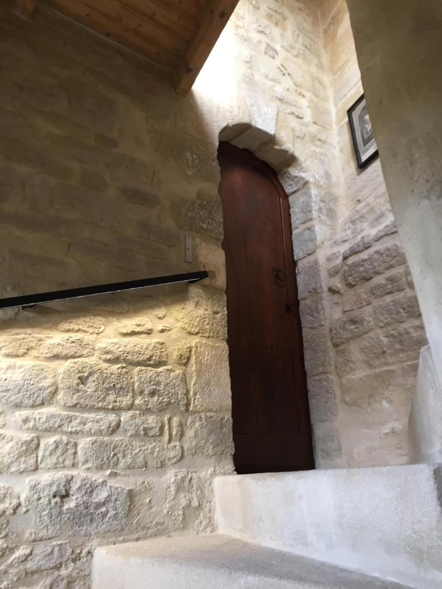 Tour Sarrazine de Montaren