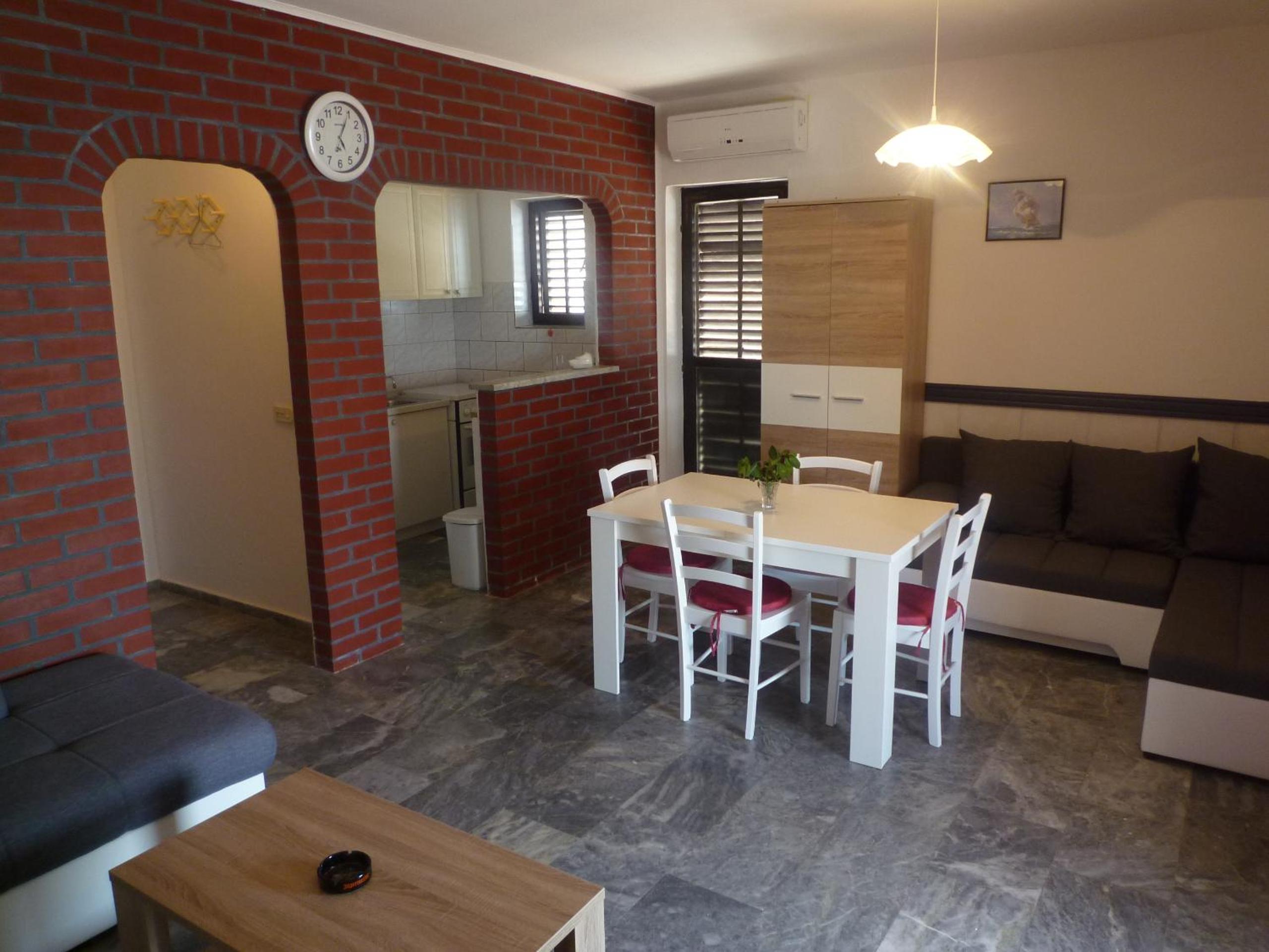 Apartments Komaic