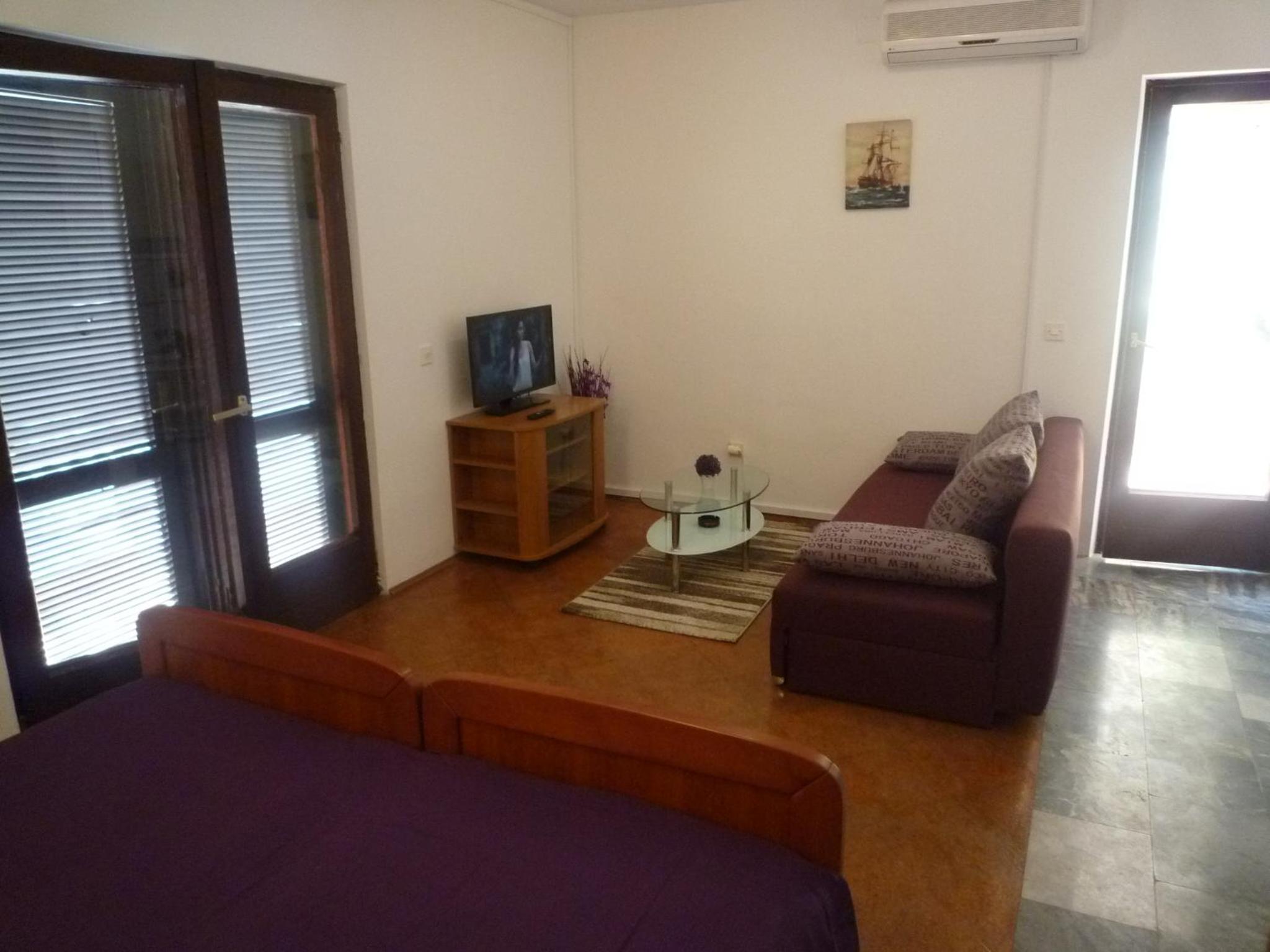 Apartments Komaic