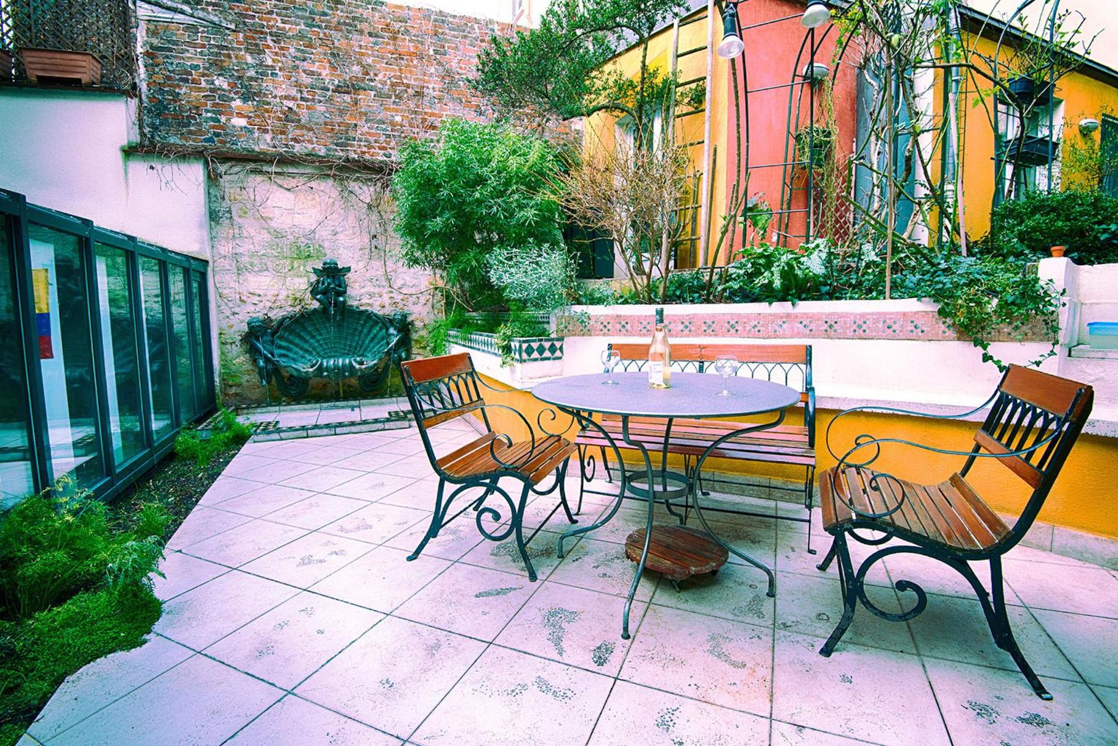 outdoor BBQ area