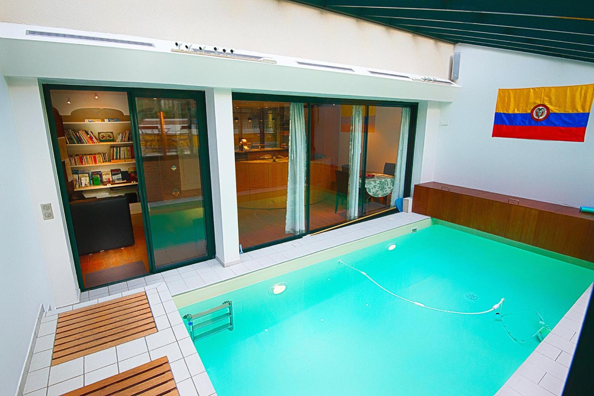 swimming pool