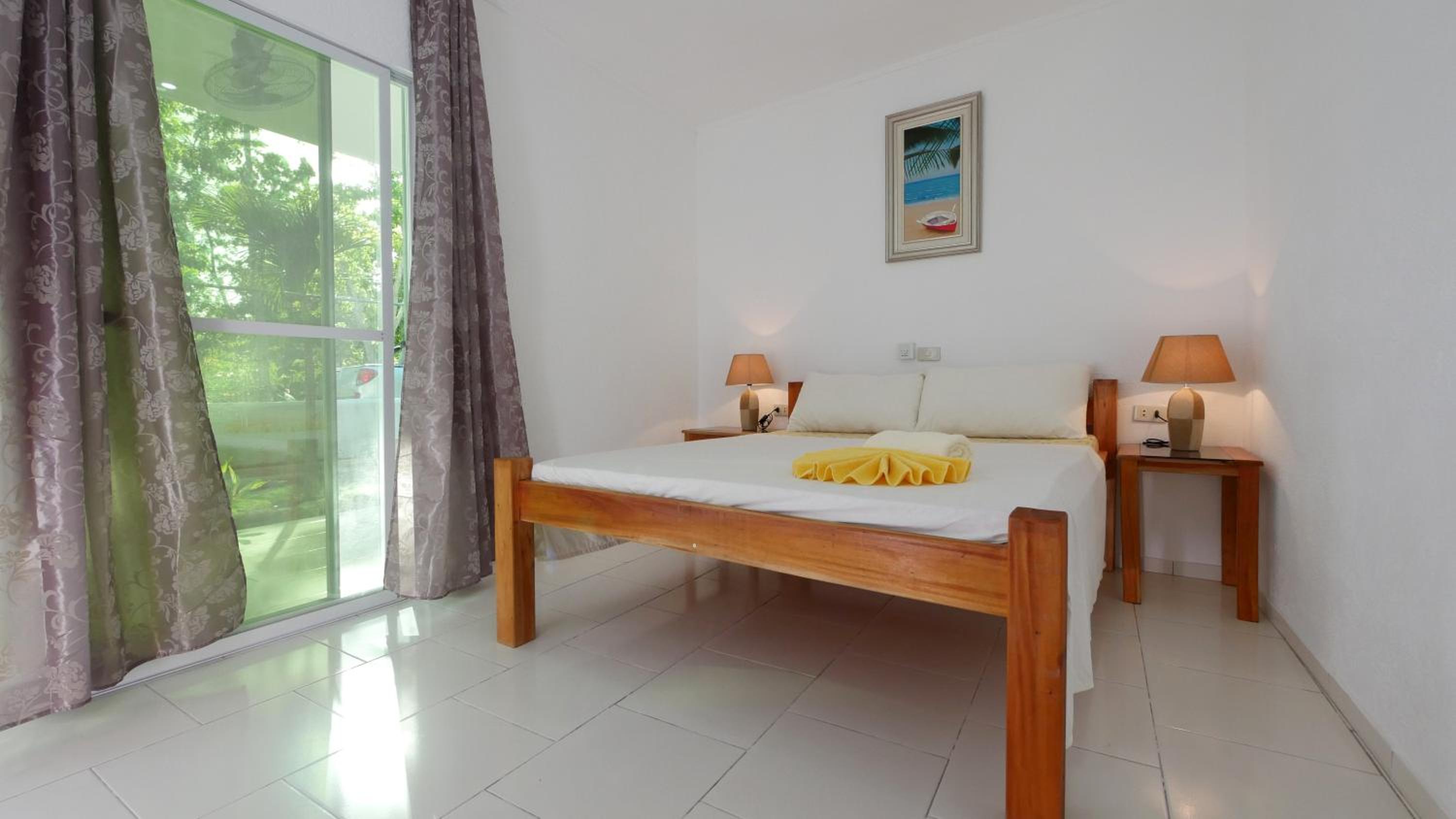 Alona Gecko Inn