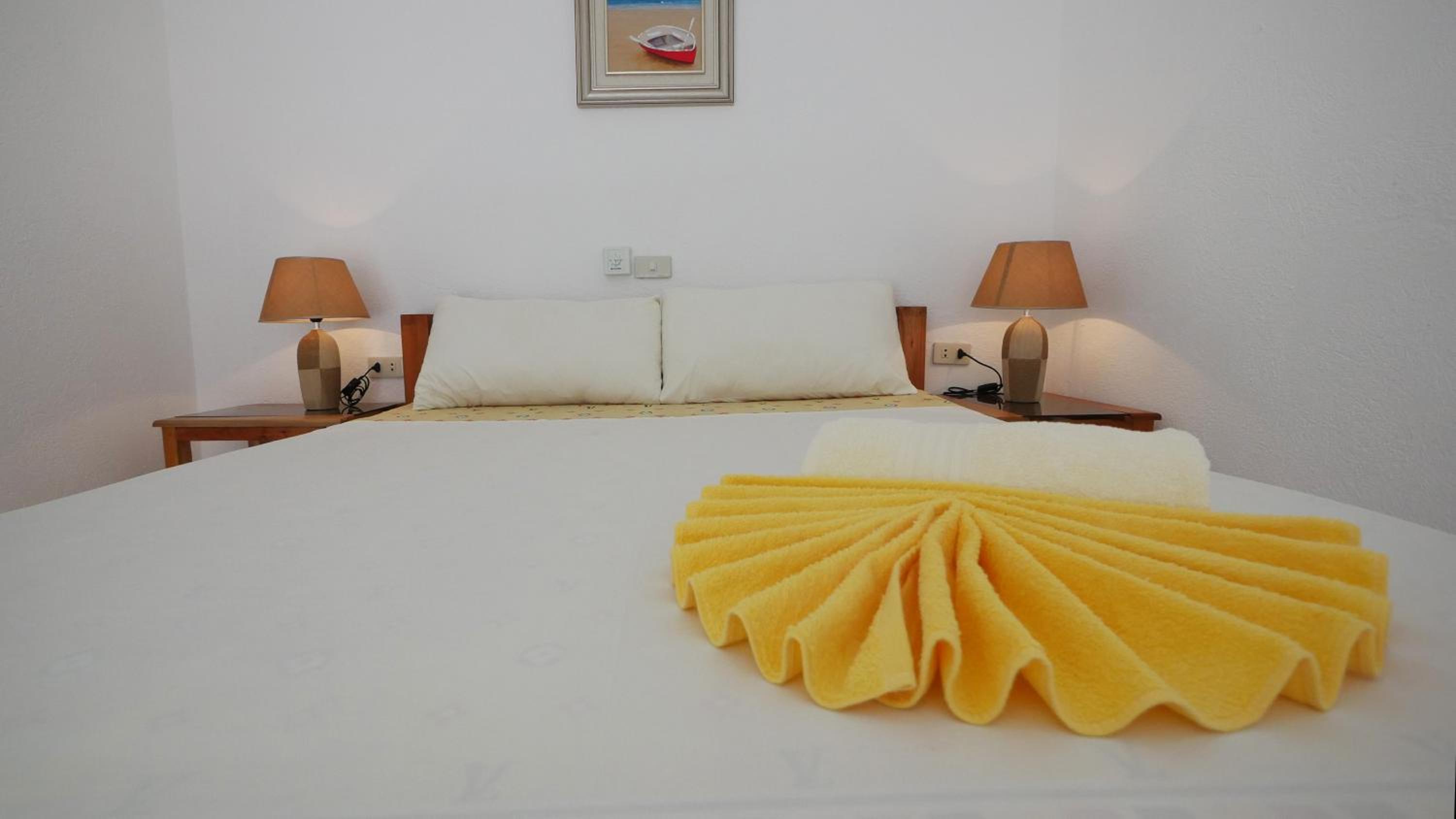 Alona Gecko Inn