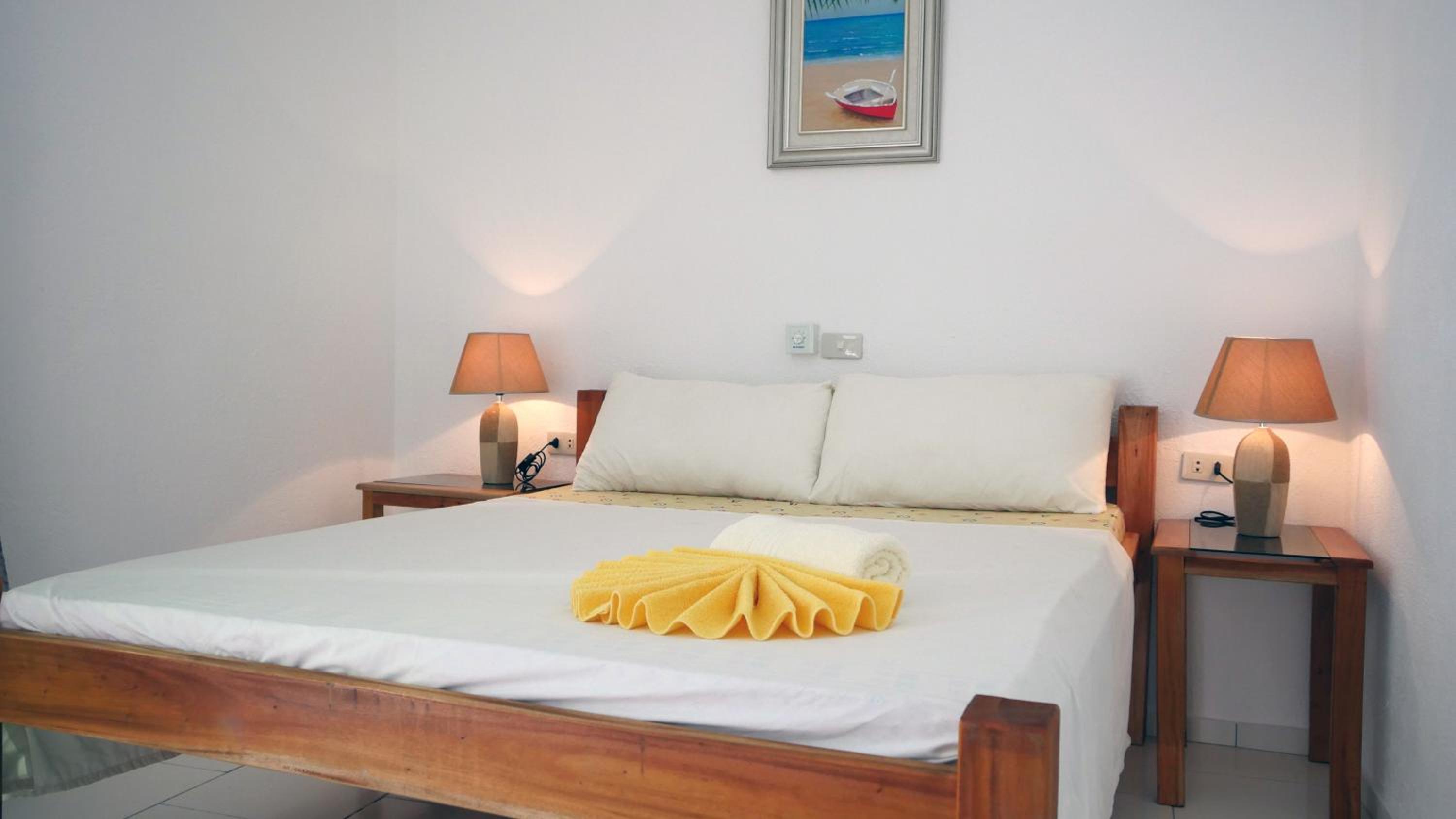 Alona Gecko Inn