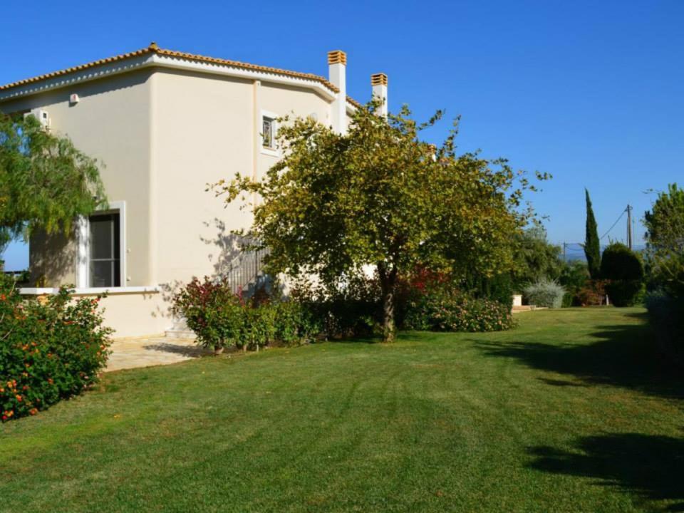 Luxury Villa Flora Kiparissia view 4