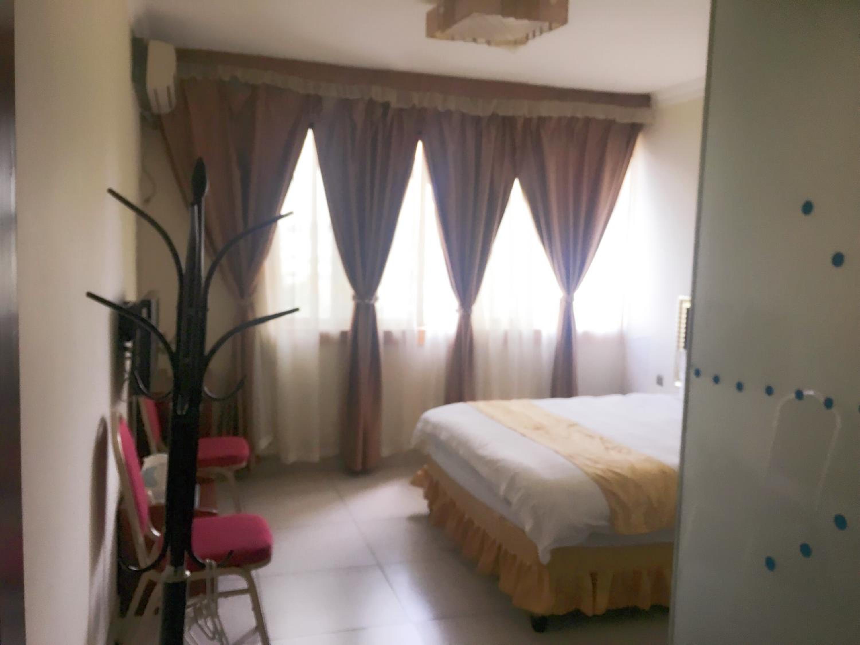Shengtang Business Hotel