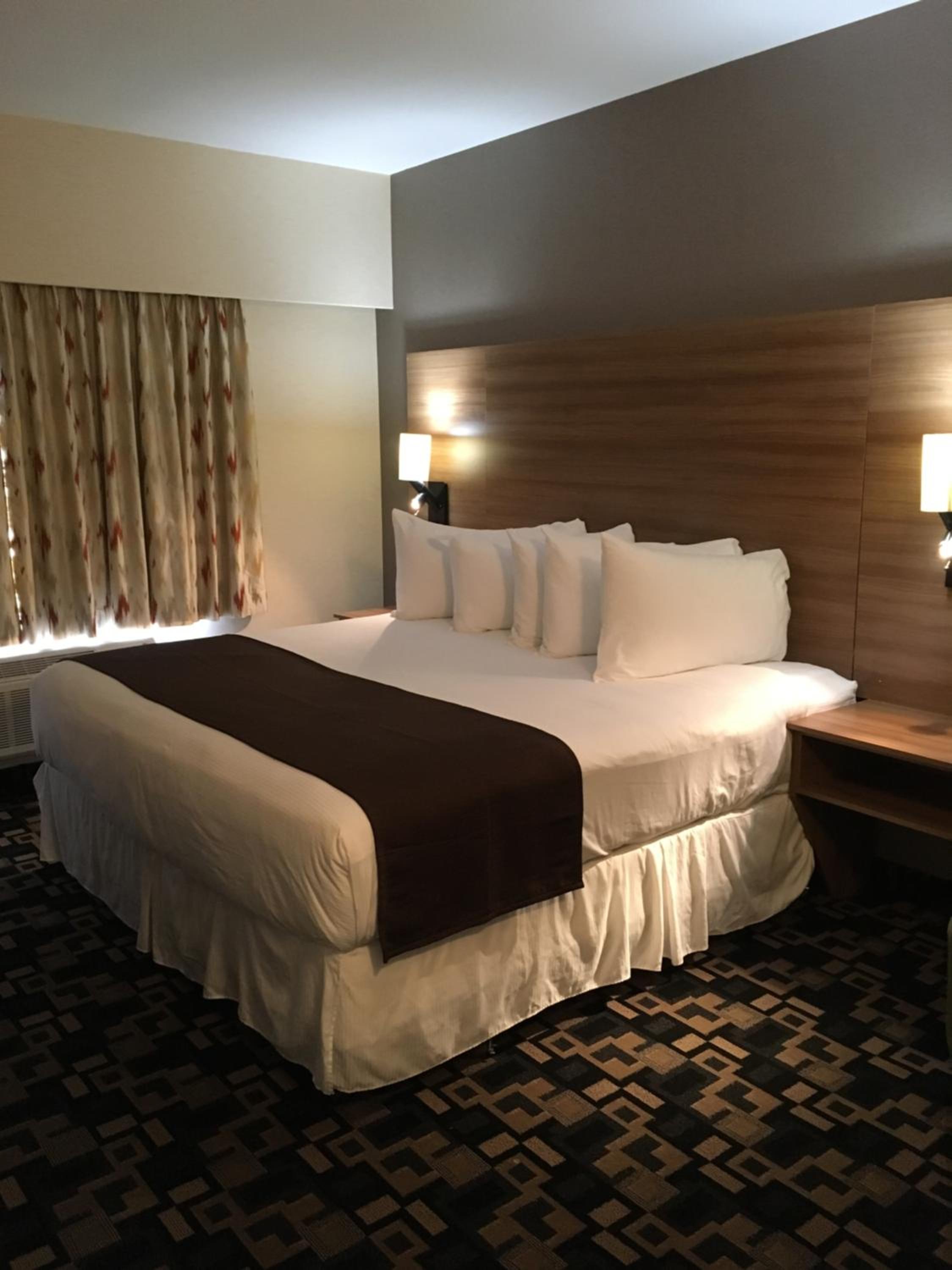 Medicine Hat Vacations - Baymont by Wyndham Medicine Hat - Property Image 2